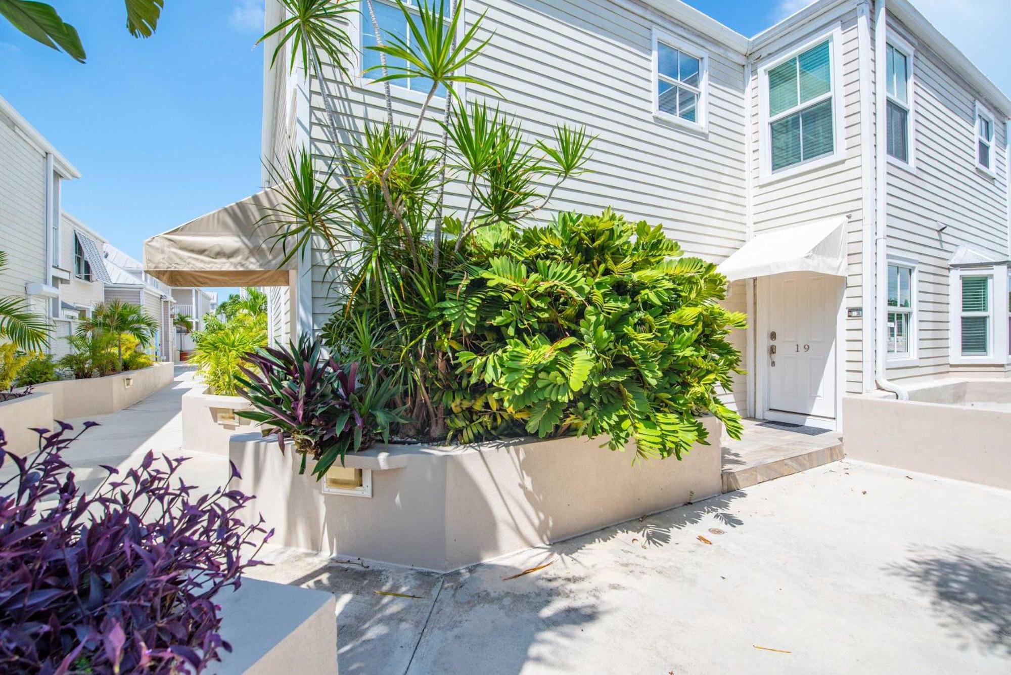 Holiday home New! Positano - Duval Square Condo, Pool, Hot Tub & Parking *