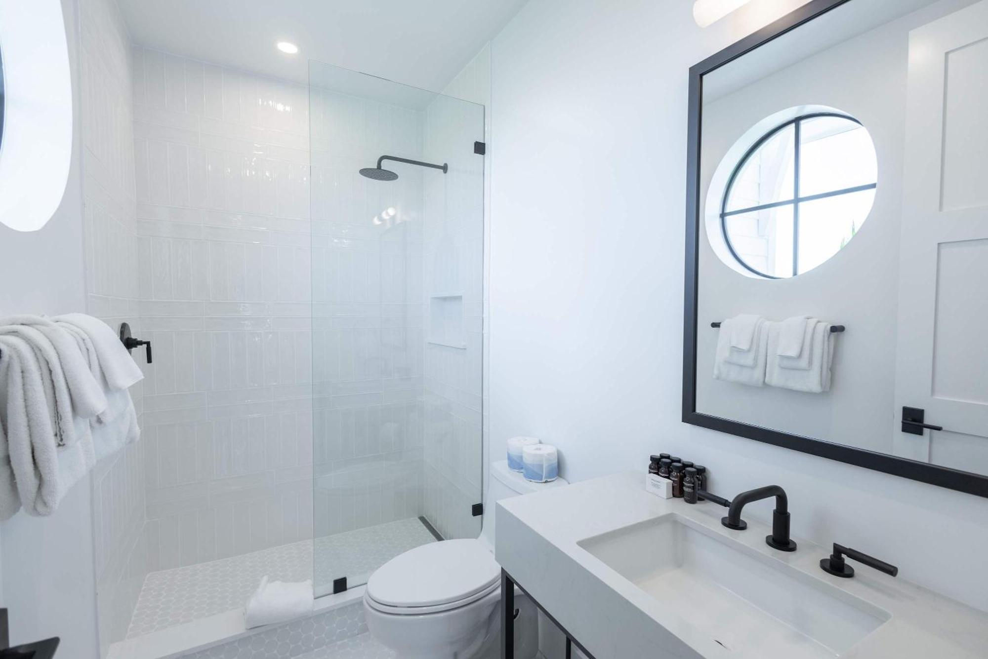 Brand New Build Larkshine House - Pool Holiday home *