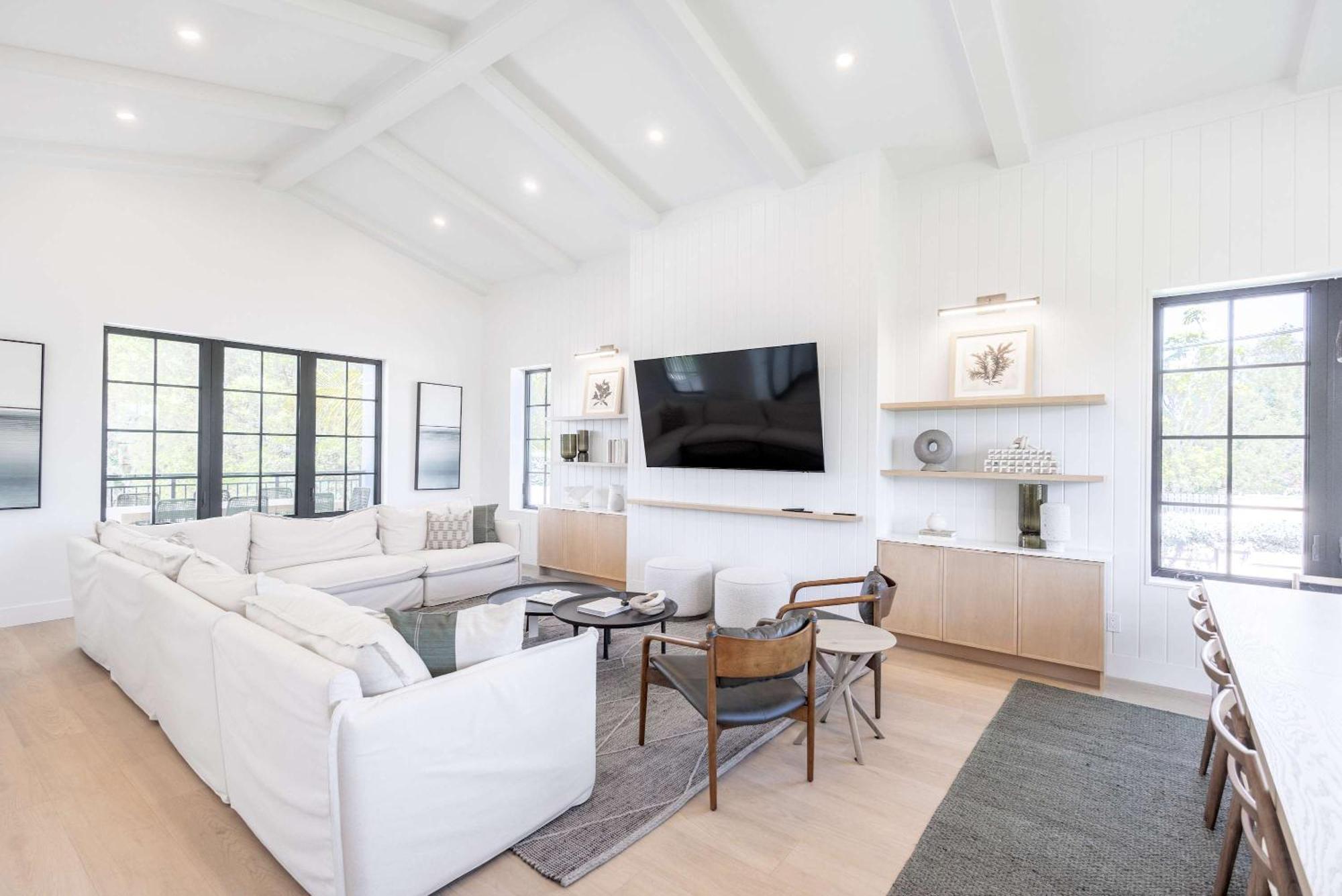 Brand New Build Larkshine House - Pool Holiday home *