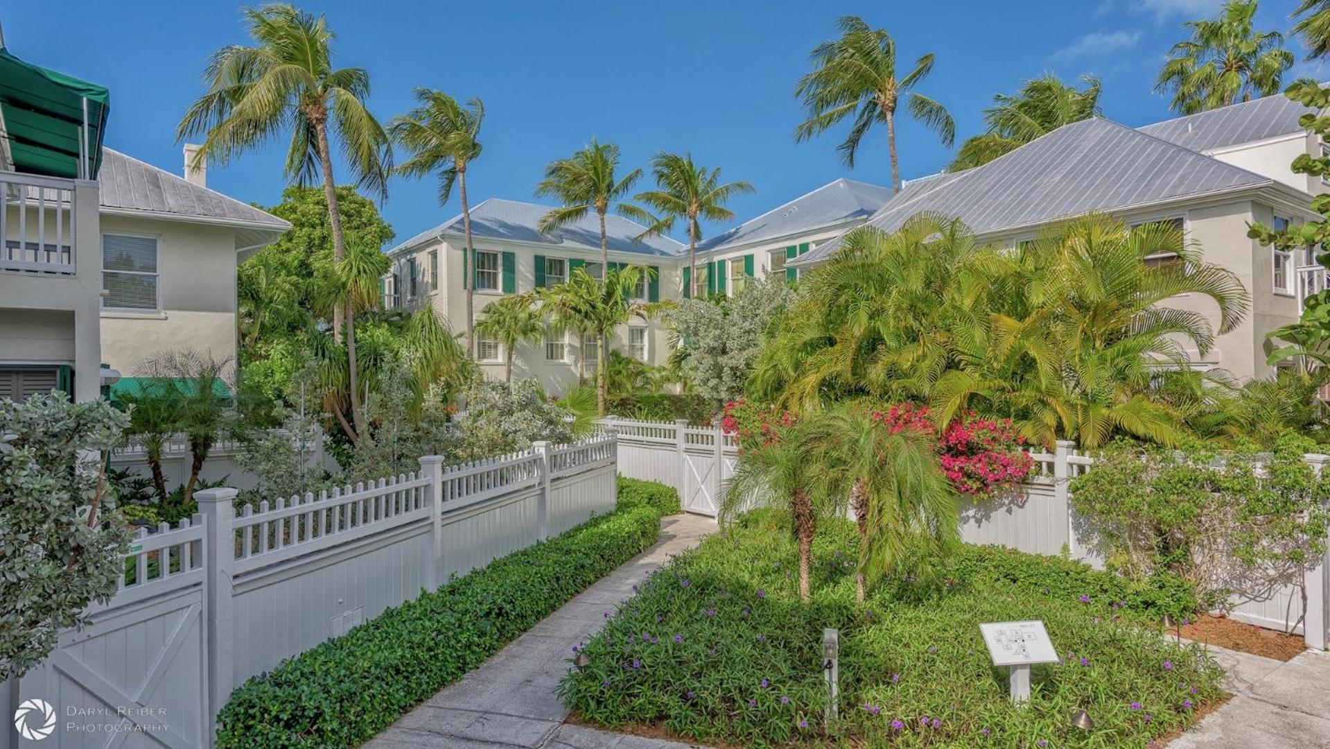 Banana Blossoms By Last Key Realty Holiday home