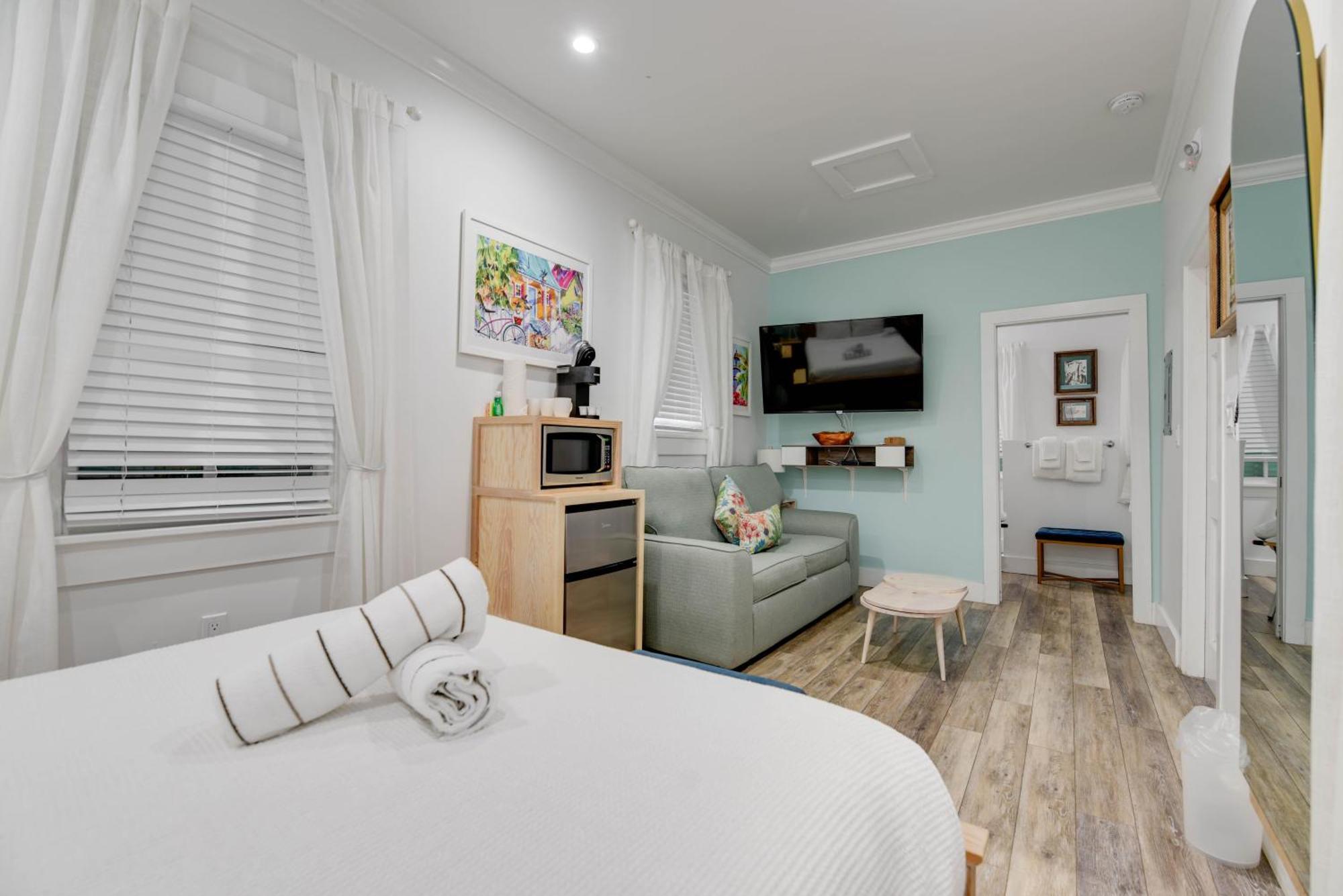 Harbor Walk Hideaways
