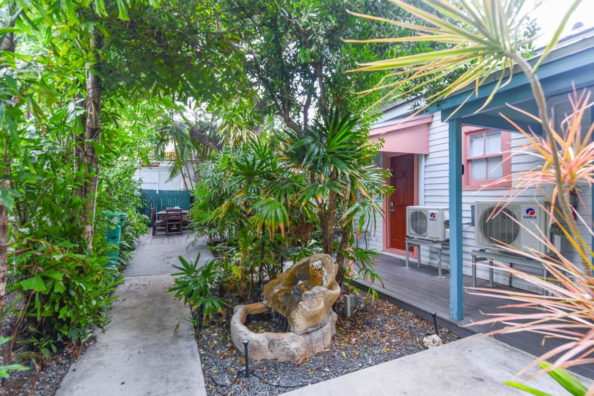 Harbor Walk Hideaways *