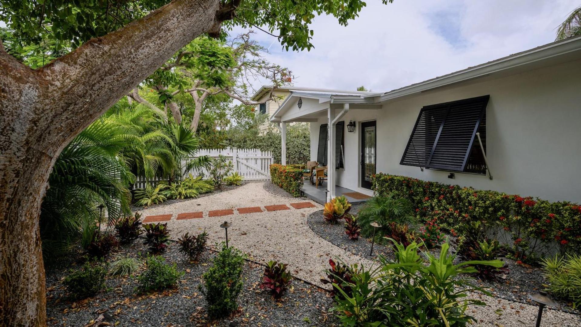 The Enchanted Rose By Last Key Realty Holiday home