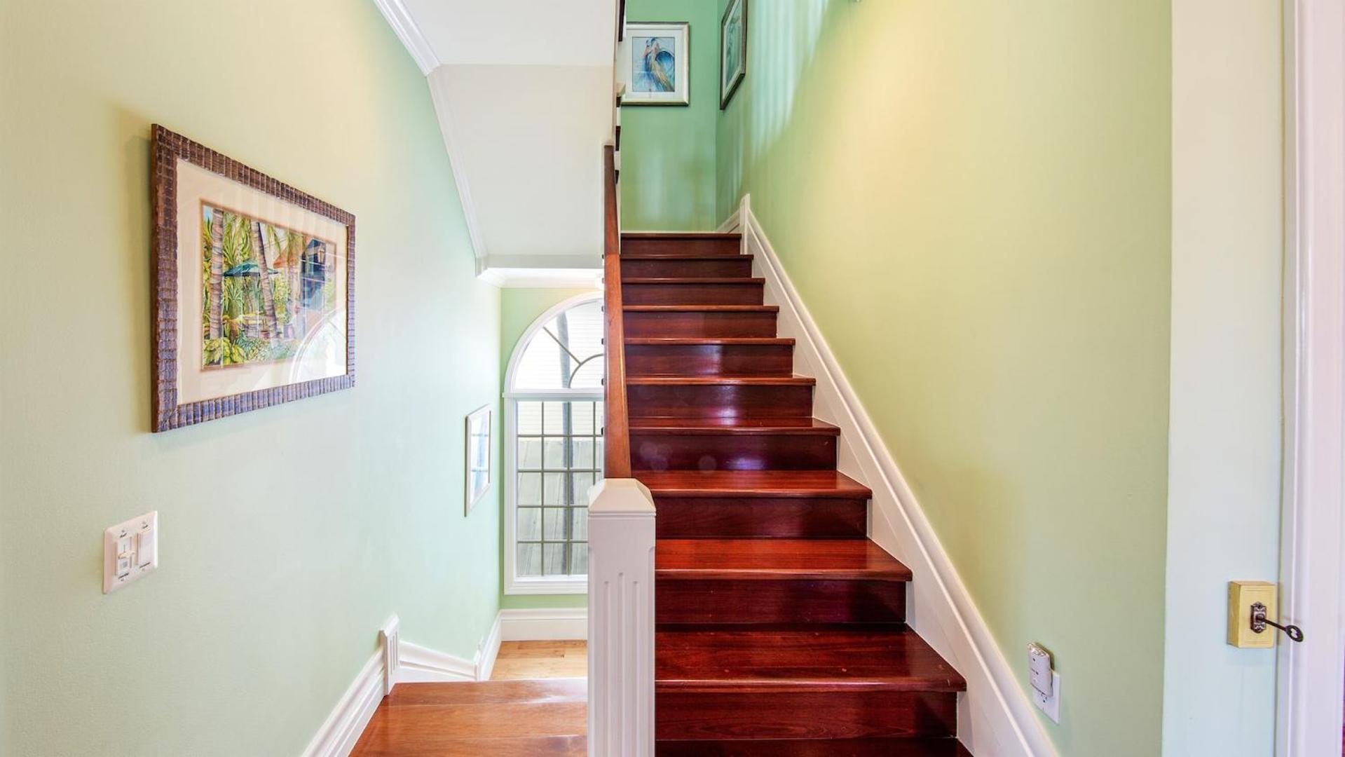 Noonas Mansion By Last Key Realty *