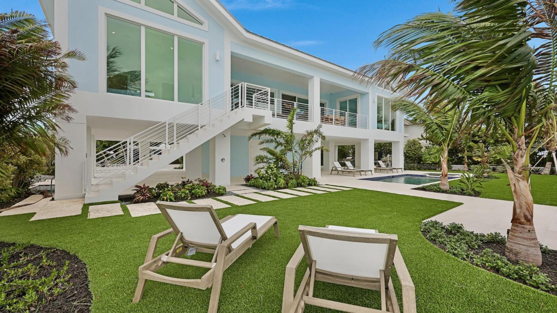 Oceanfront Oasis By Last Key Realty Holiday home
