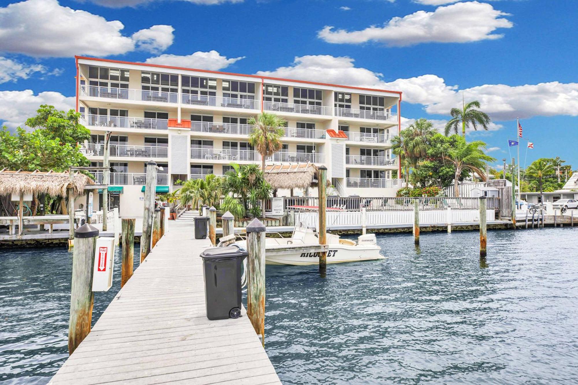 Abaco - Large Waterfront 2x2 End Unit With Boat Slip Holiday home *