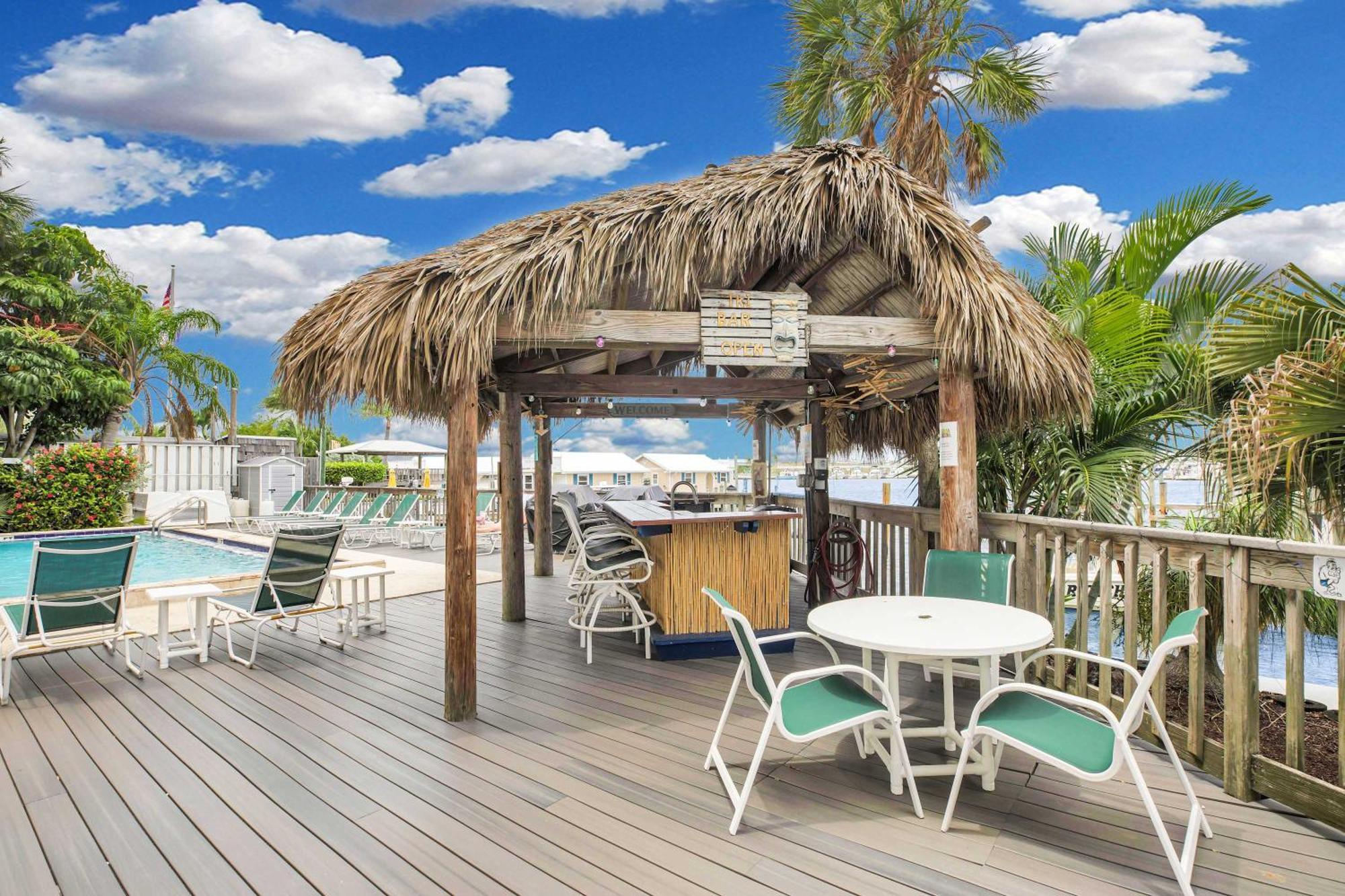 Holiday home Florida - Spacious Updated Waterfront 2x2 Pool Dock
