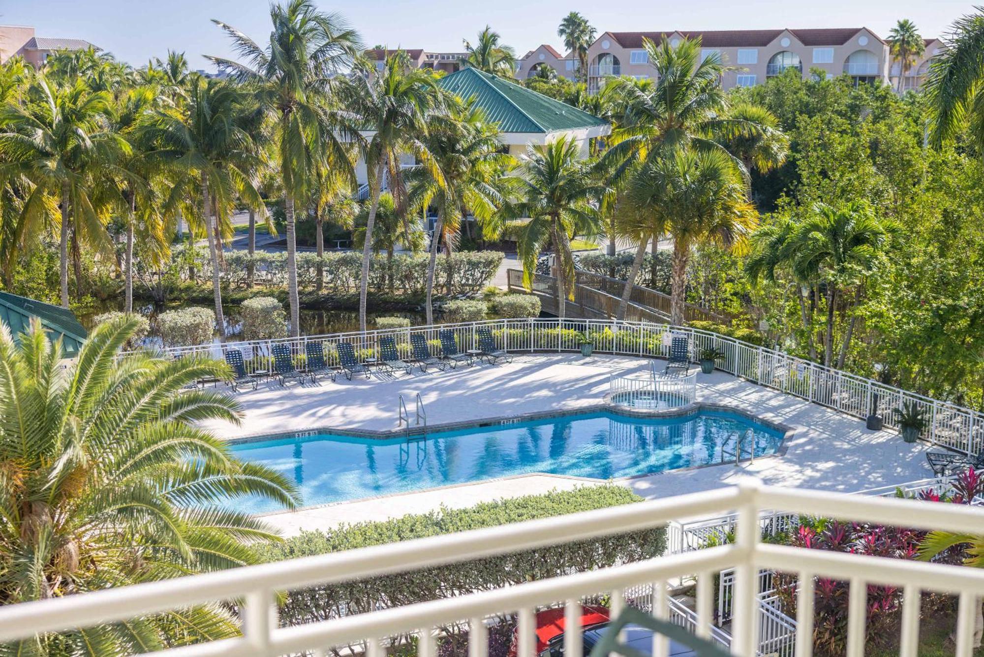 The Exuma Cay -pool View & Parking Holiday home *