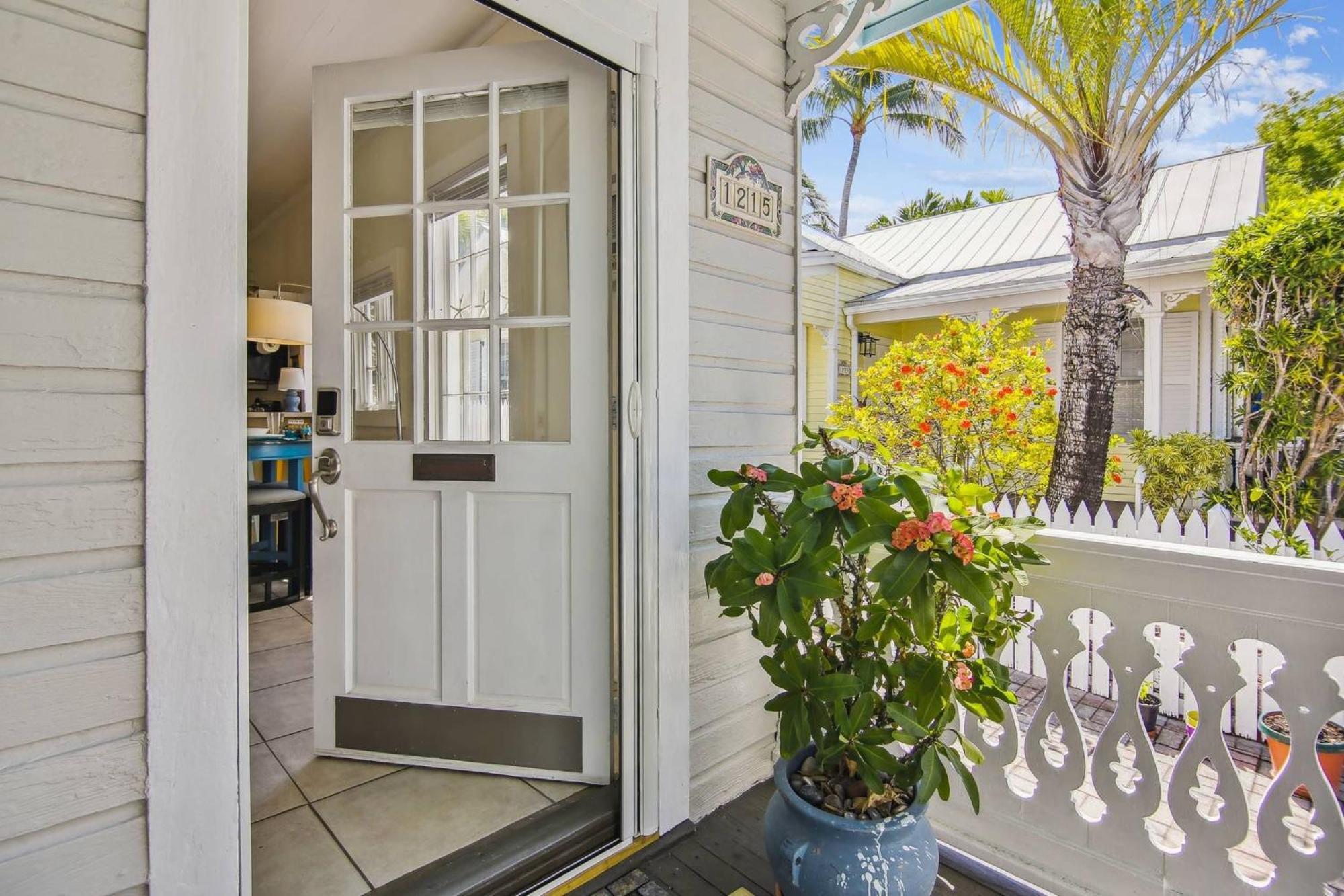 Spanish Lime By Avantstay Ideal Old Town Location Month Long Only Key West