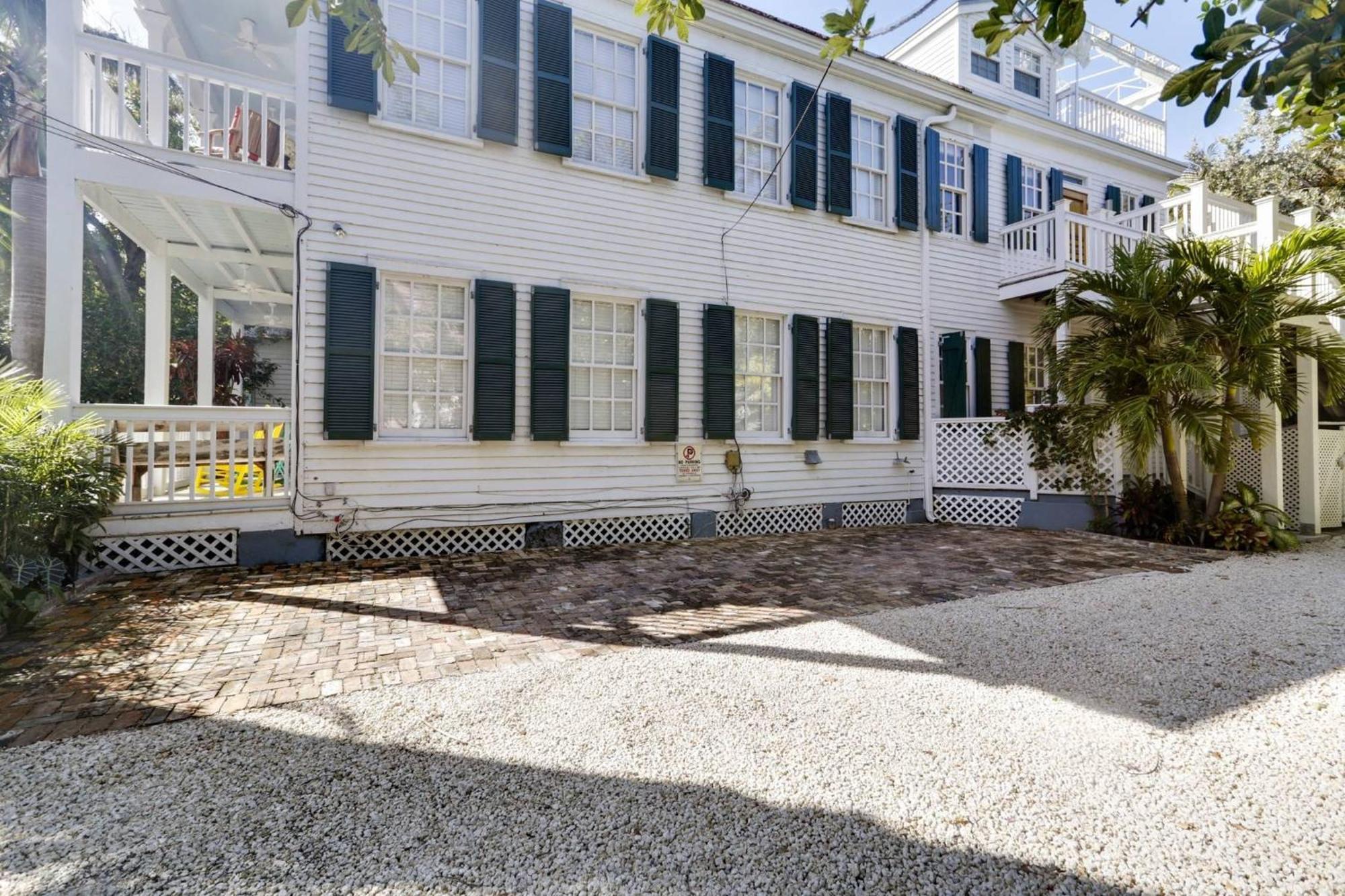 Lazy Gecko By Avantstay Walk To Duval St In Month Long Only Holiday home Key West