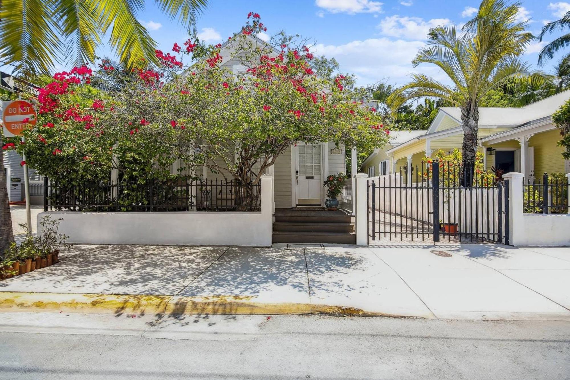 Spanish Lime By Avantstay Ideal Old Town Location Month Long Only