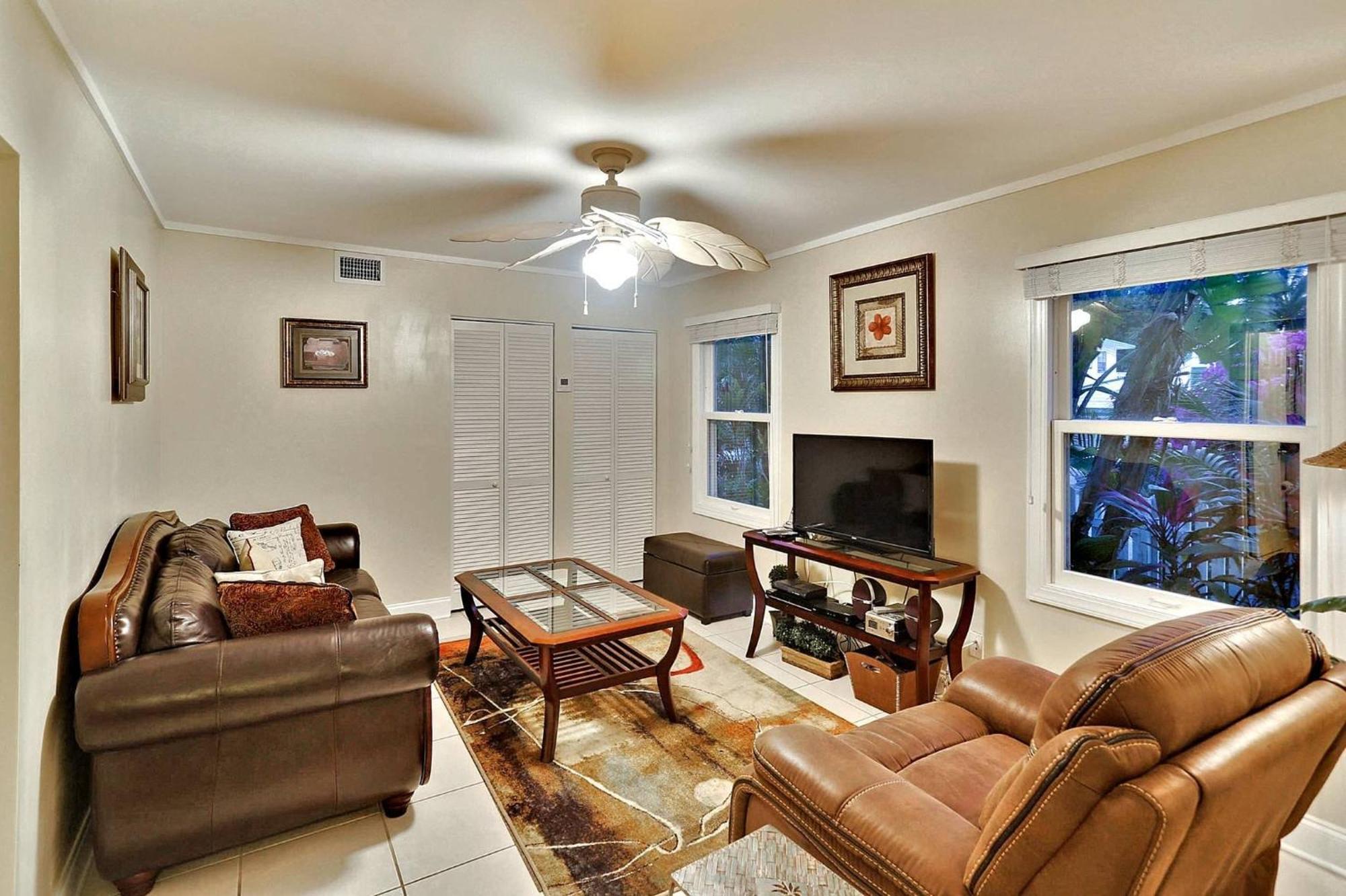 Emmas Secret By Avantstay Heart Of Old Town W Shared Pool Month Long Only Holiday home Key West