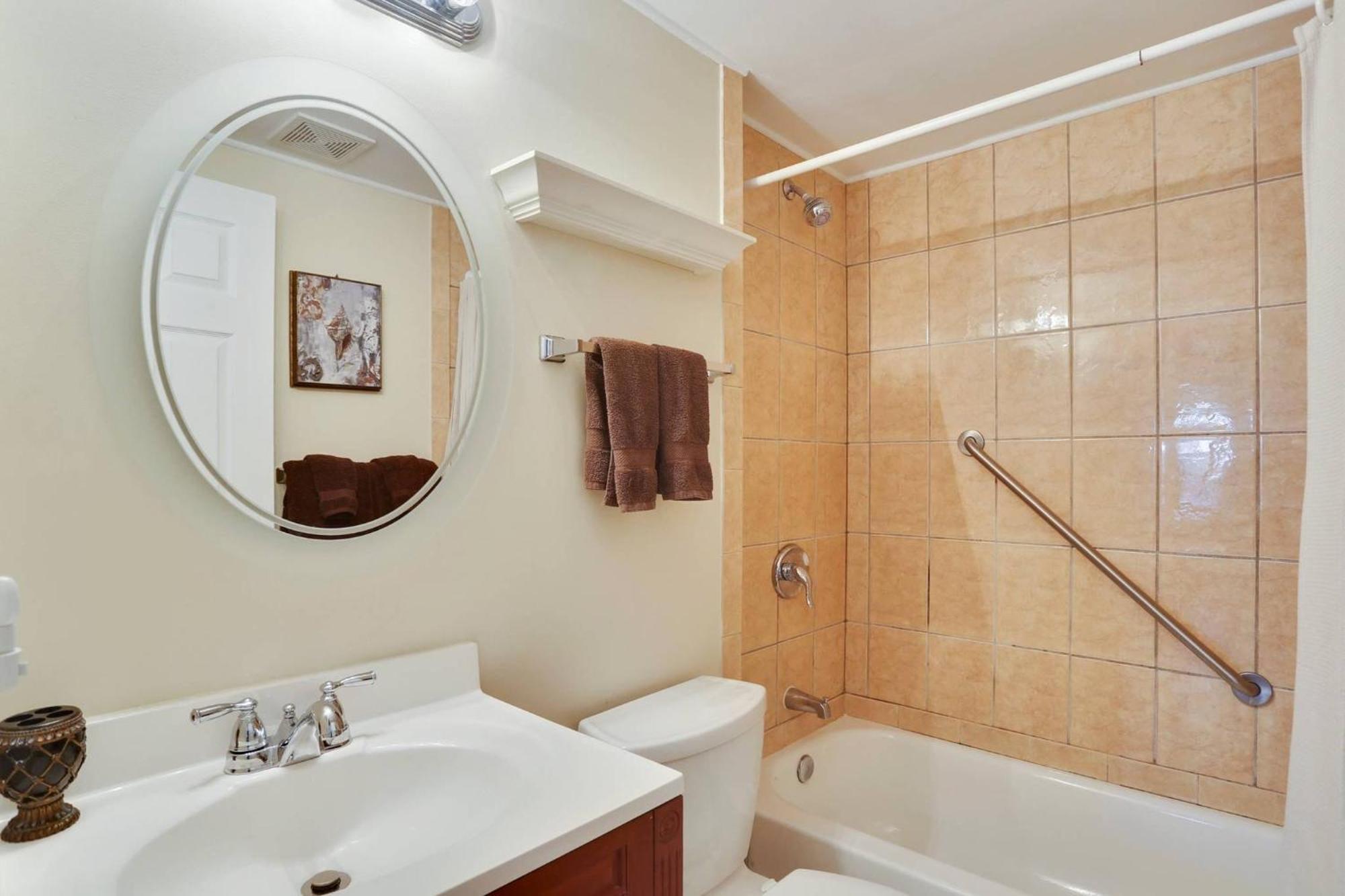 Emmas Secret By Avantstay Heart Of Old Town W Shared Pool Month Long Only Holiday home Key West