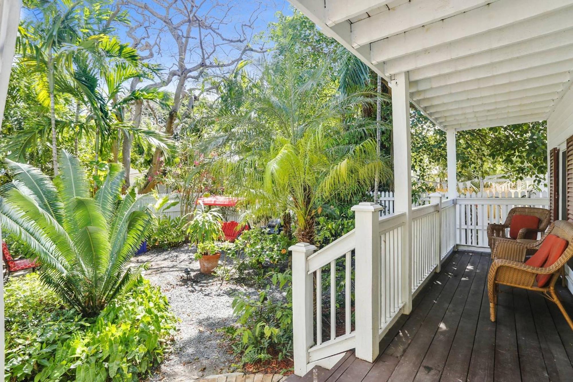 Holiday home Emmas Secret By Avantstay Heart Of Old Town W Shared Pool Month Long Only *