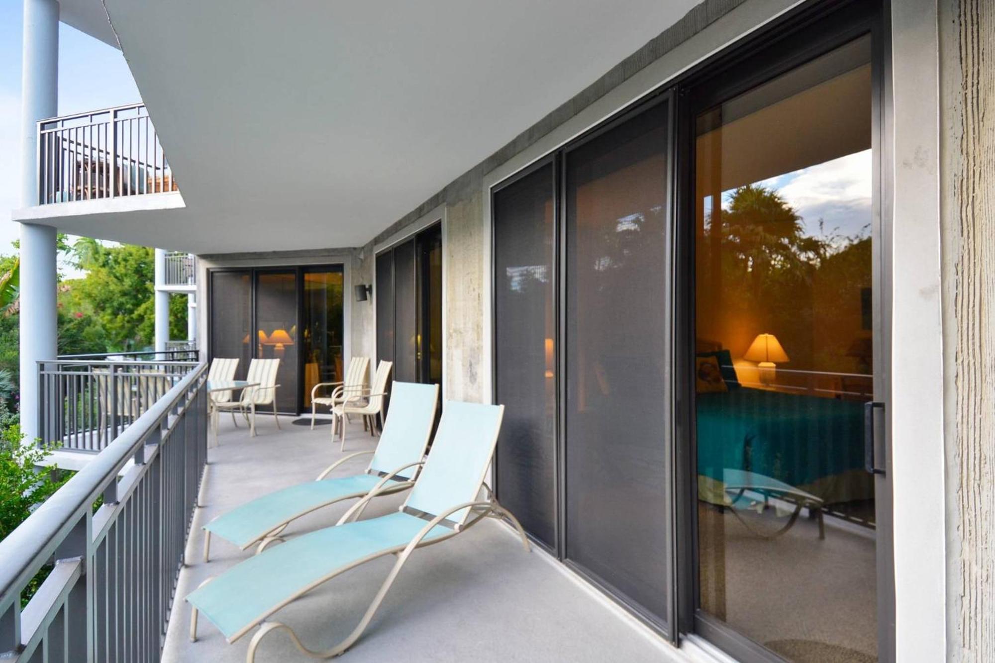 Atlantic Paradise By Avantstay Great Location W Balcony Outdoor Dining Shared Pool Hot Tub Holiday home Key West