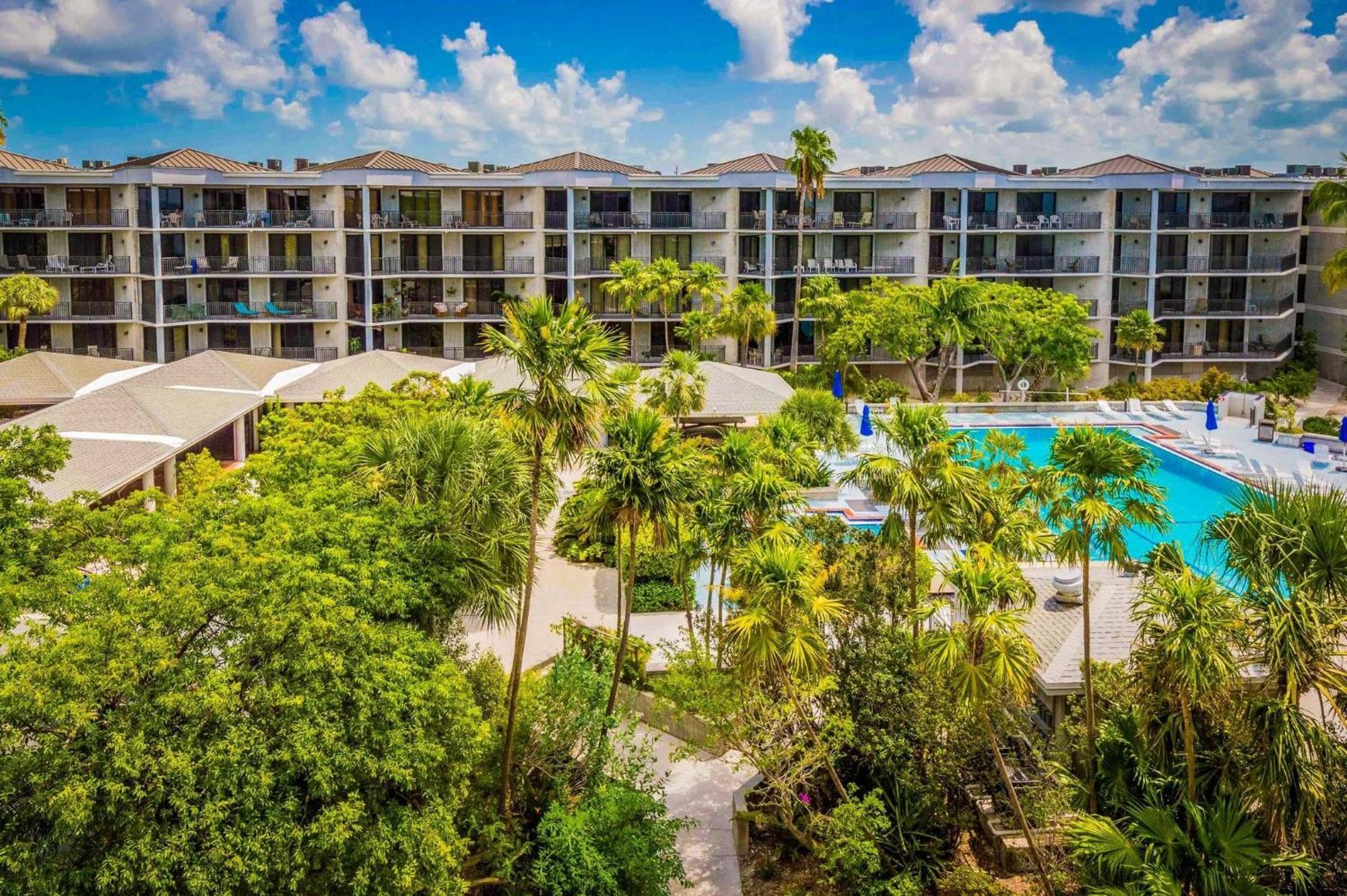 Papaya Place By Avantstay Great Location W Balcony Outdoor Dining Shared Pool Hot Tub *