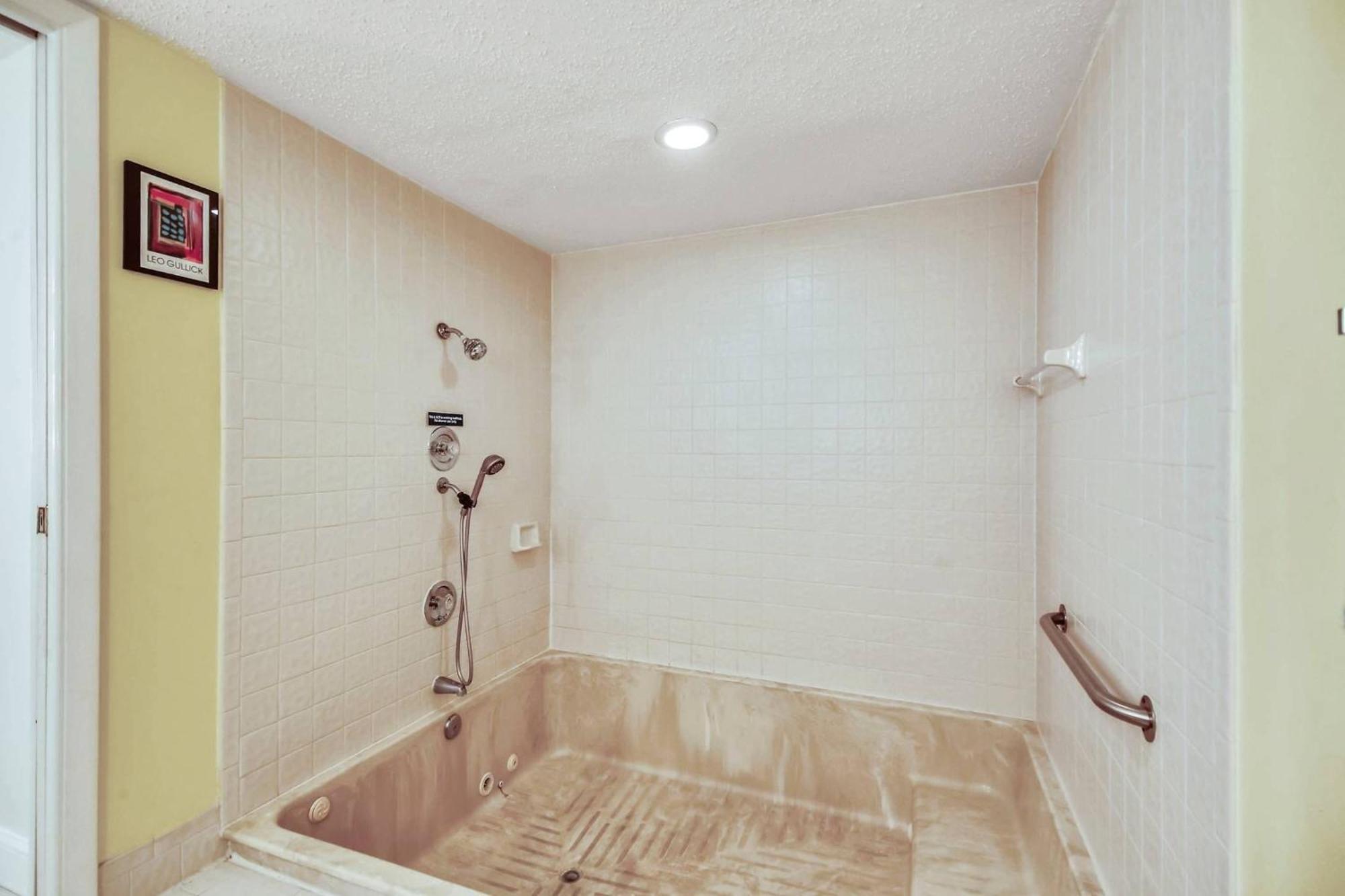 Papaya Place By Avantstay Great Location W Balcony Outdoor Dining Shared Pool Hot Tub *