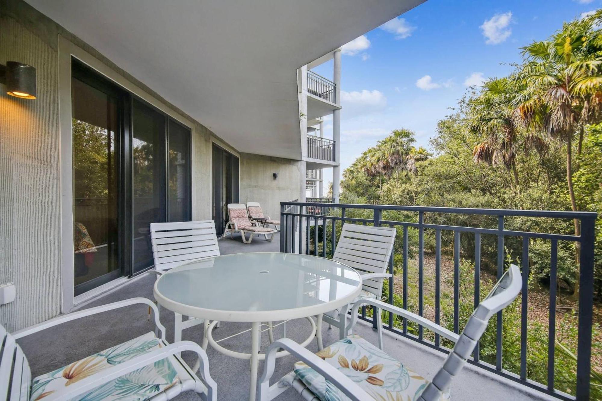 Papaya Place By Avantstay Great Location W Balcony Outdoor Dining Shared Pool Hot Tub Key West