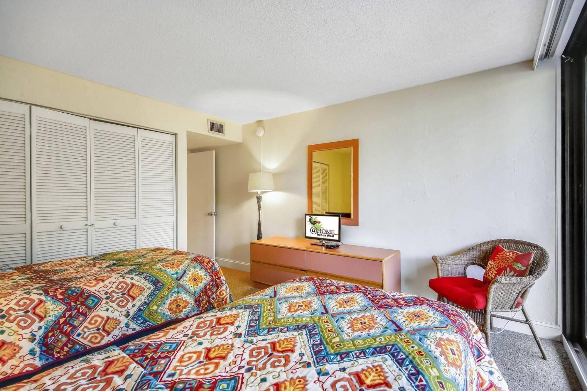 Papaya Place By Avantstay Great Location W Balcony Outdoor Dining Shared Pool Hot Tub
