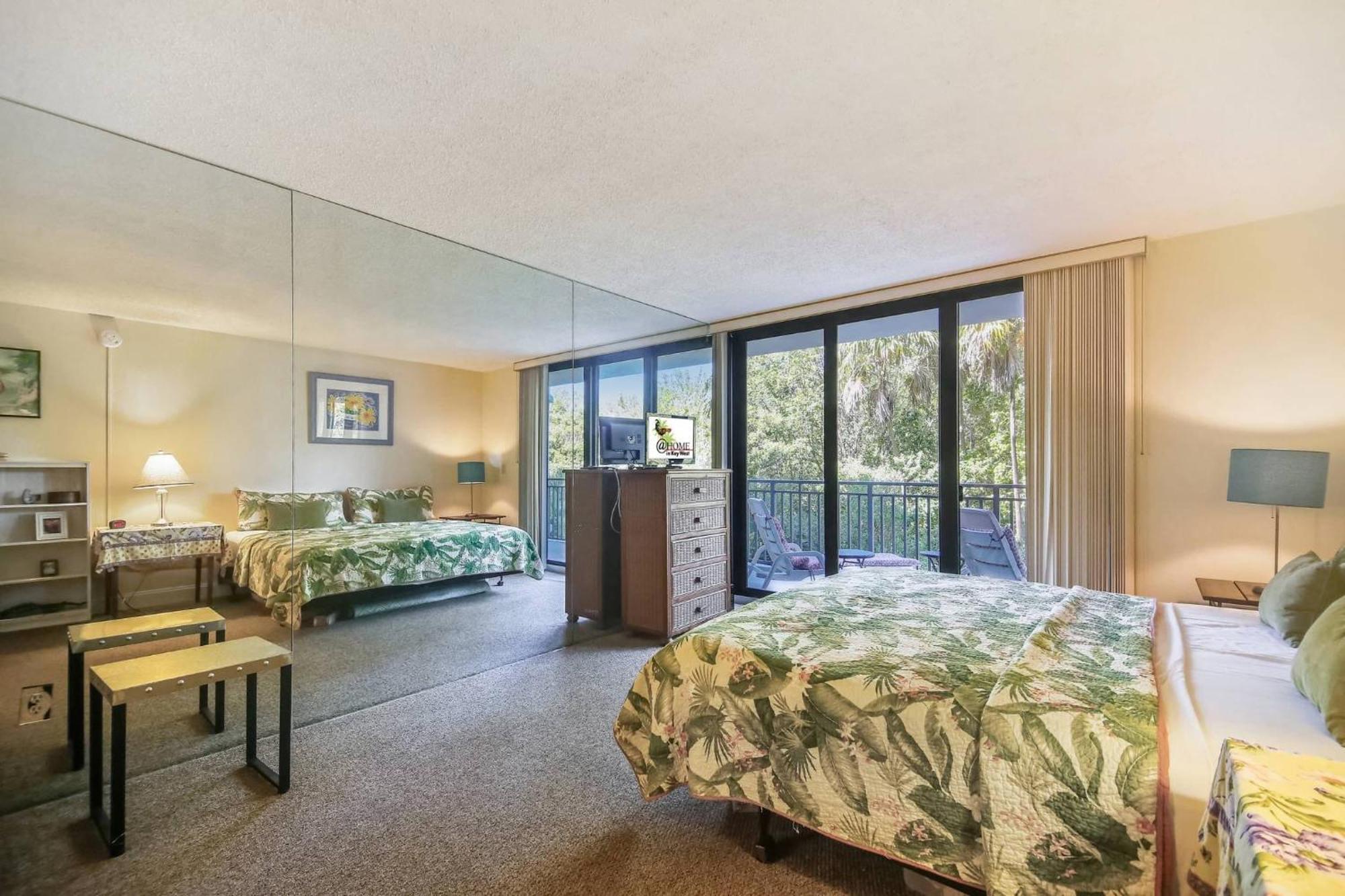 Papaya Place By Avantstay Great Location W Balcony Outdoor Dining Shared Pool Hot Tub Holiday home