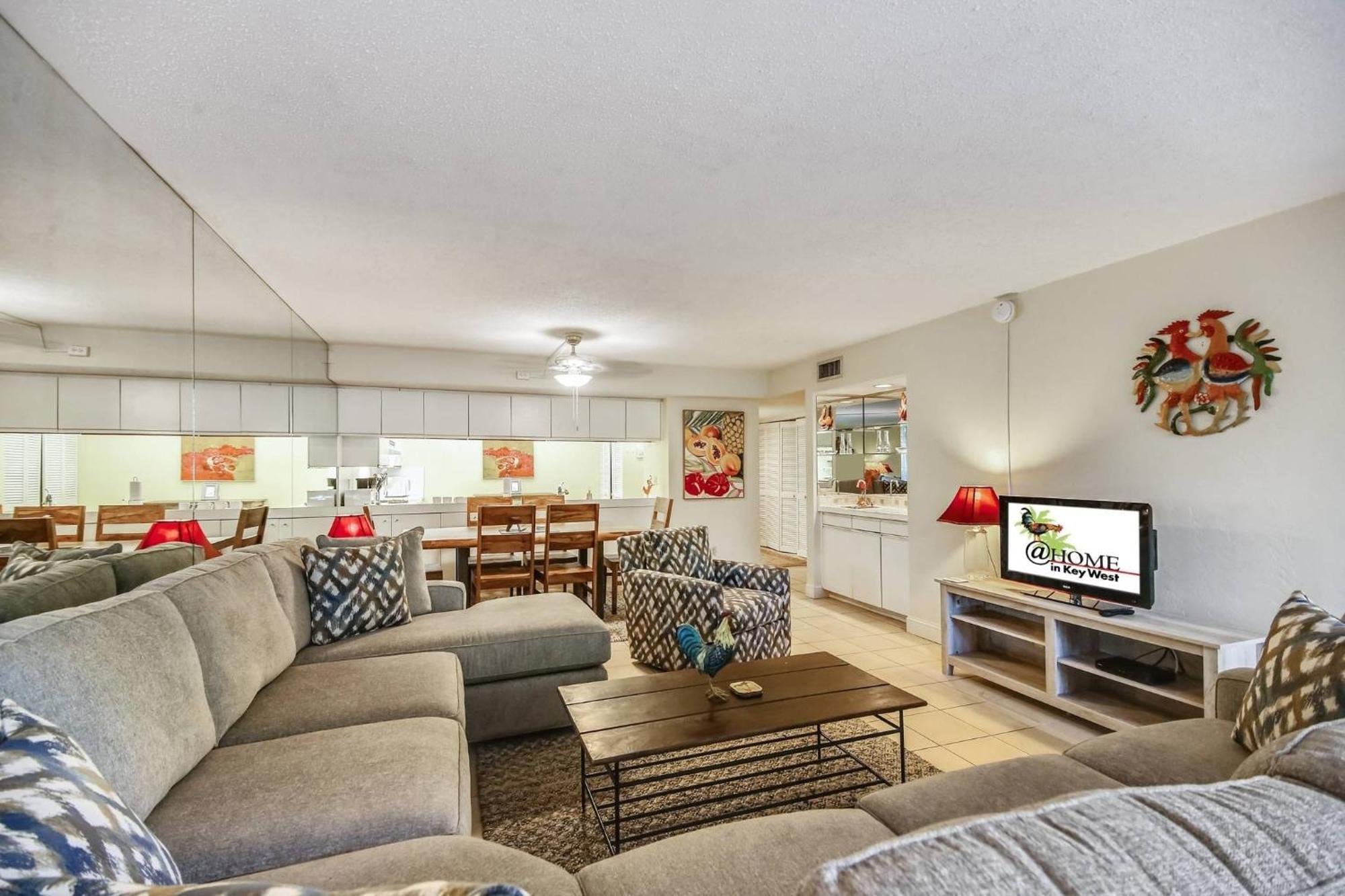 Papaya Place By Avantstay Great Location W Balcony Outdoor Dining Shared Pool Hot Tub * Key West