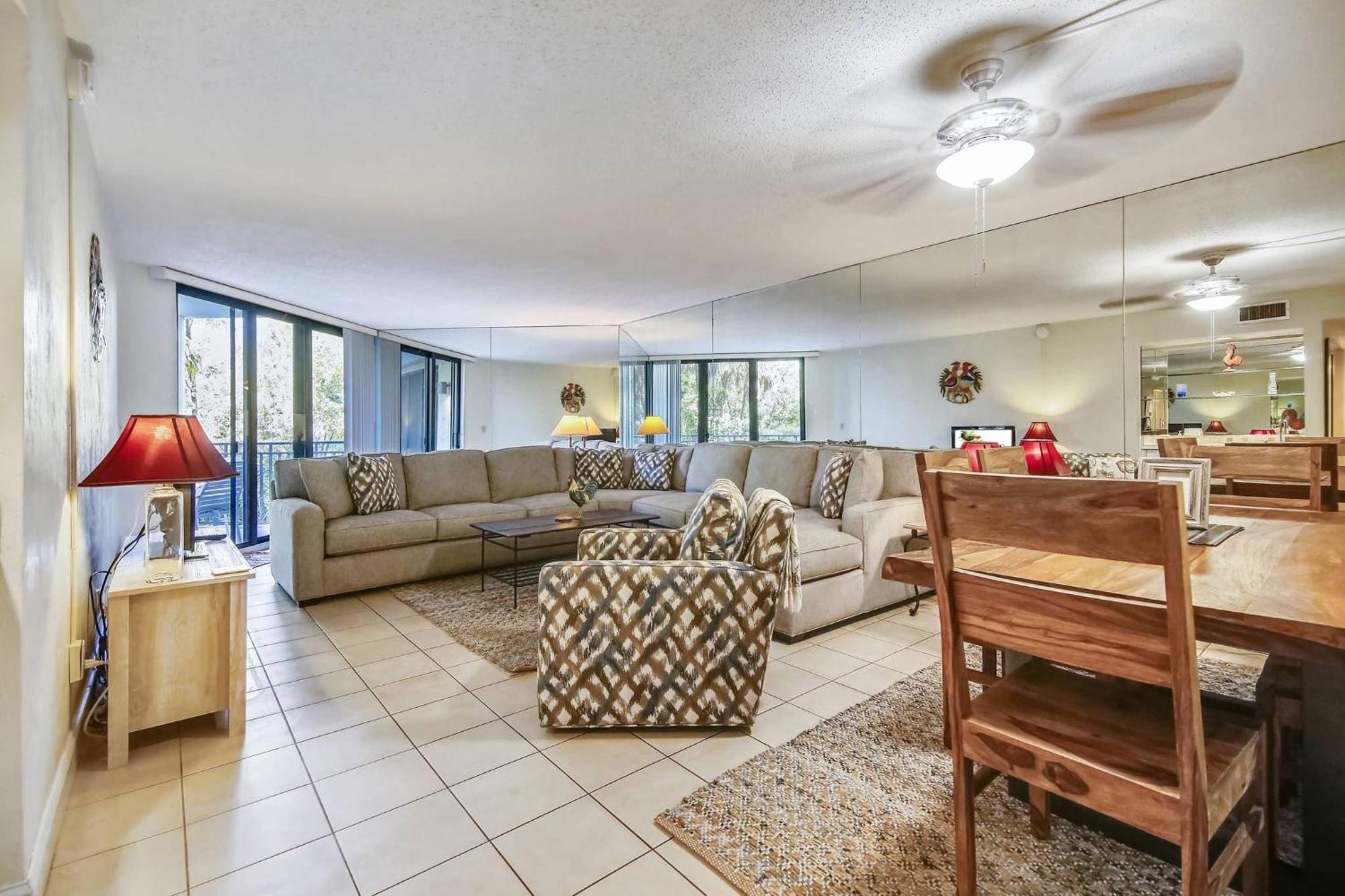 Holiday home Papaya Place By Avantstay Great Location W Balcony Outdoor Dining Shared Pool Hot Tub