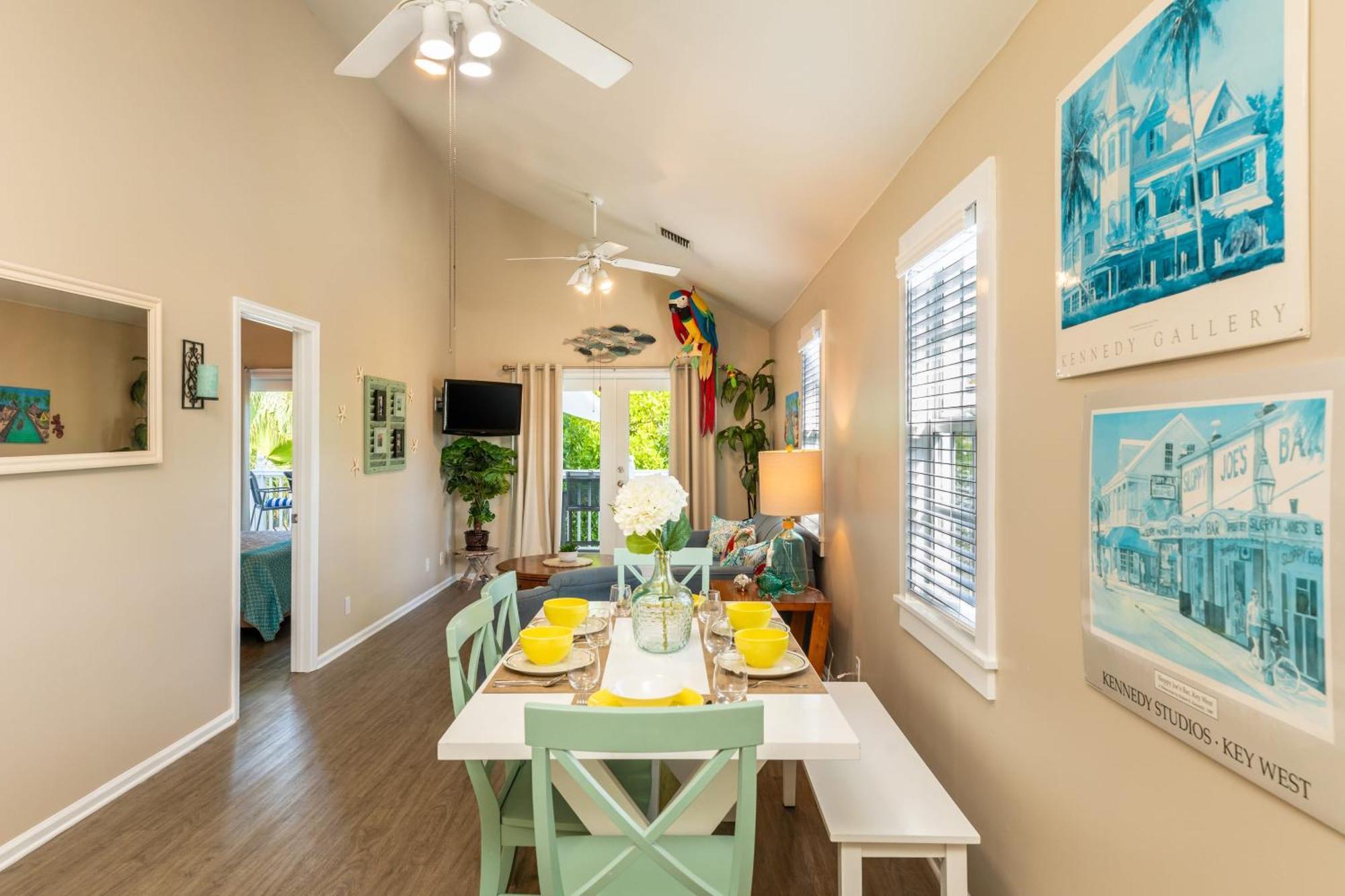 Holiday home Parrot Perch By Avantstay Old Town W Shared Pool Week Long Only *