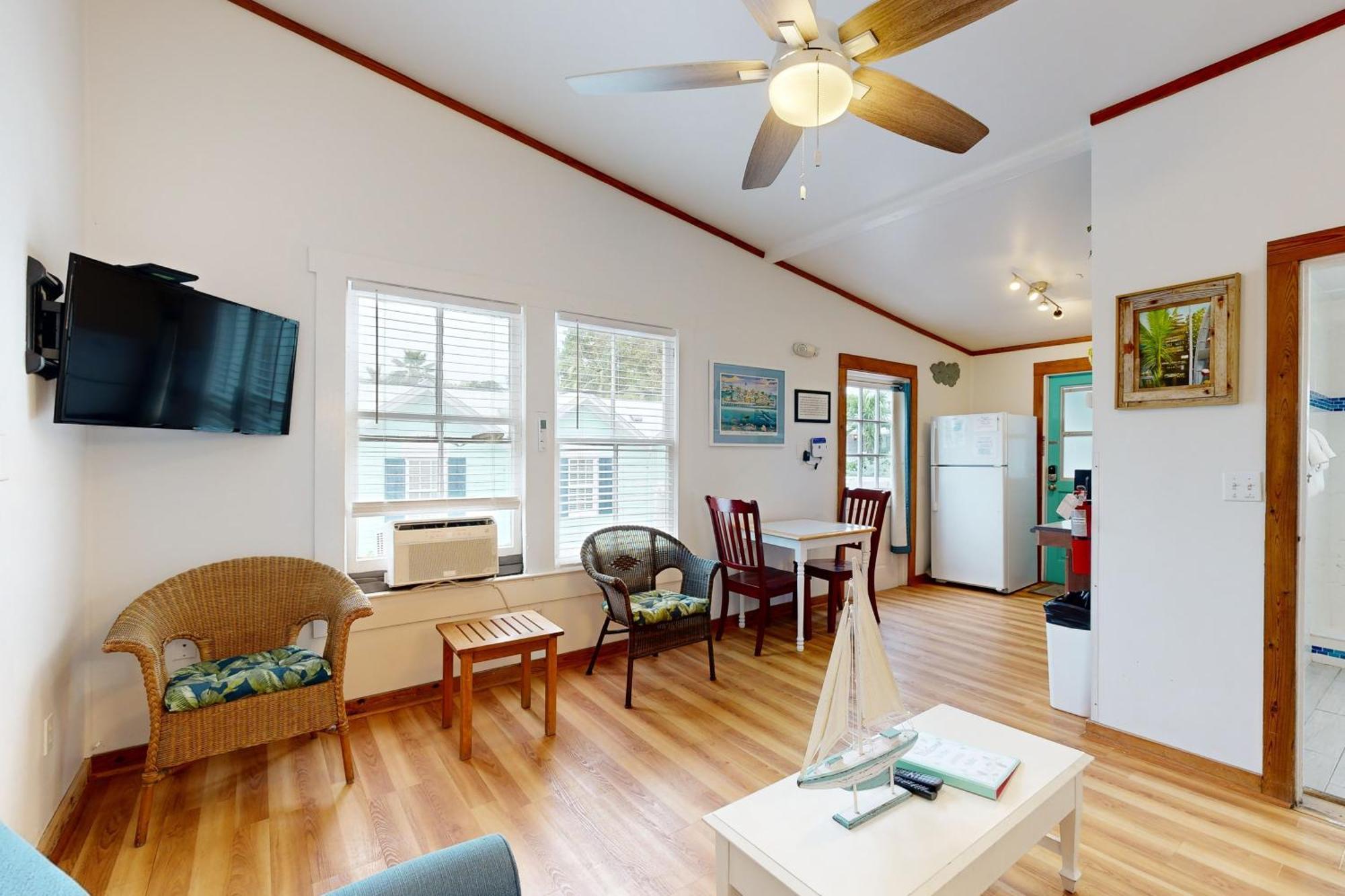 Four Flowers Apartment *