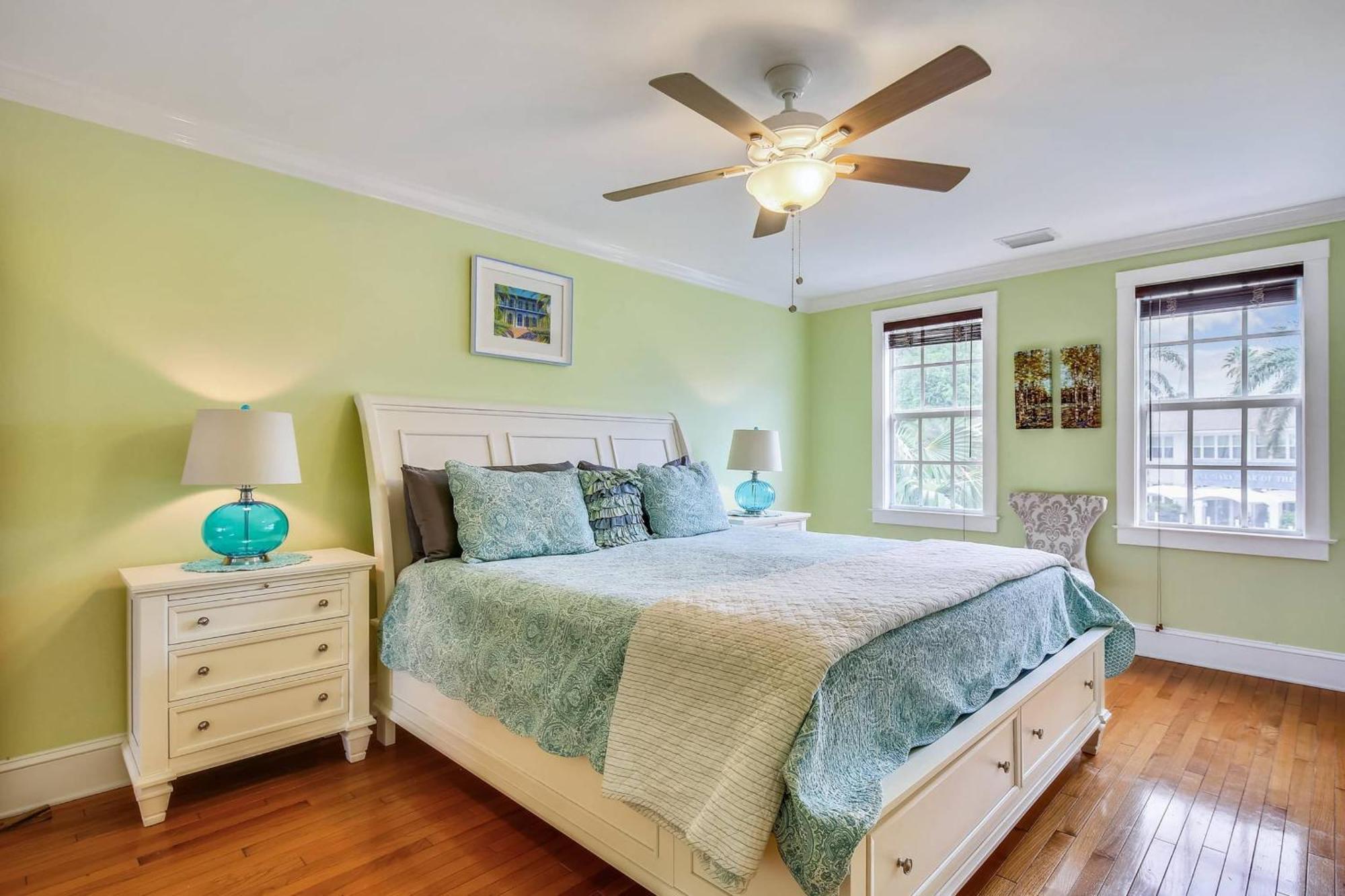 Holiday home Tumis Time Out By Avantstay Heart Of Old Town W Shared Pool Month Long Only Key West