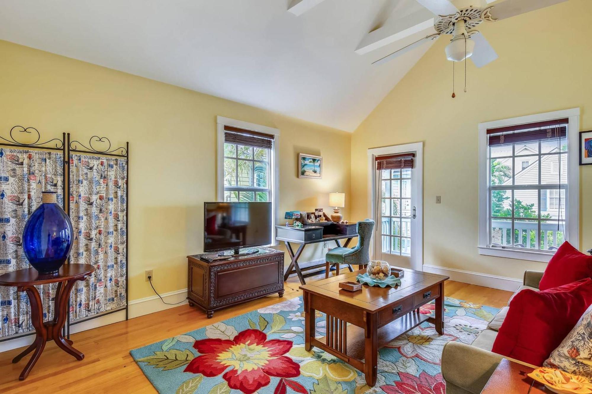 Tumis Time Out By Avantstay Heart Of Old Town W Shared Pool Month Long Only