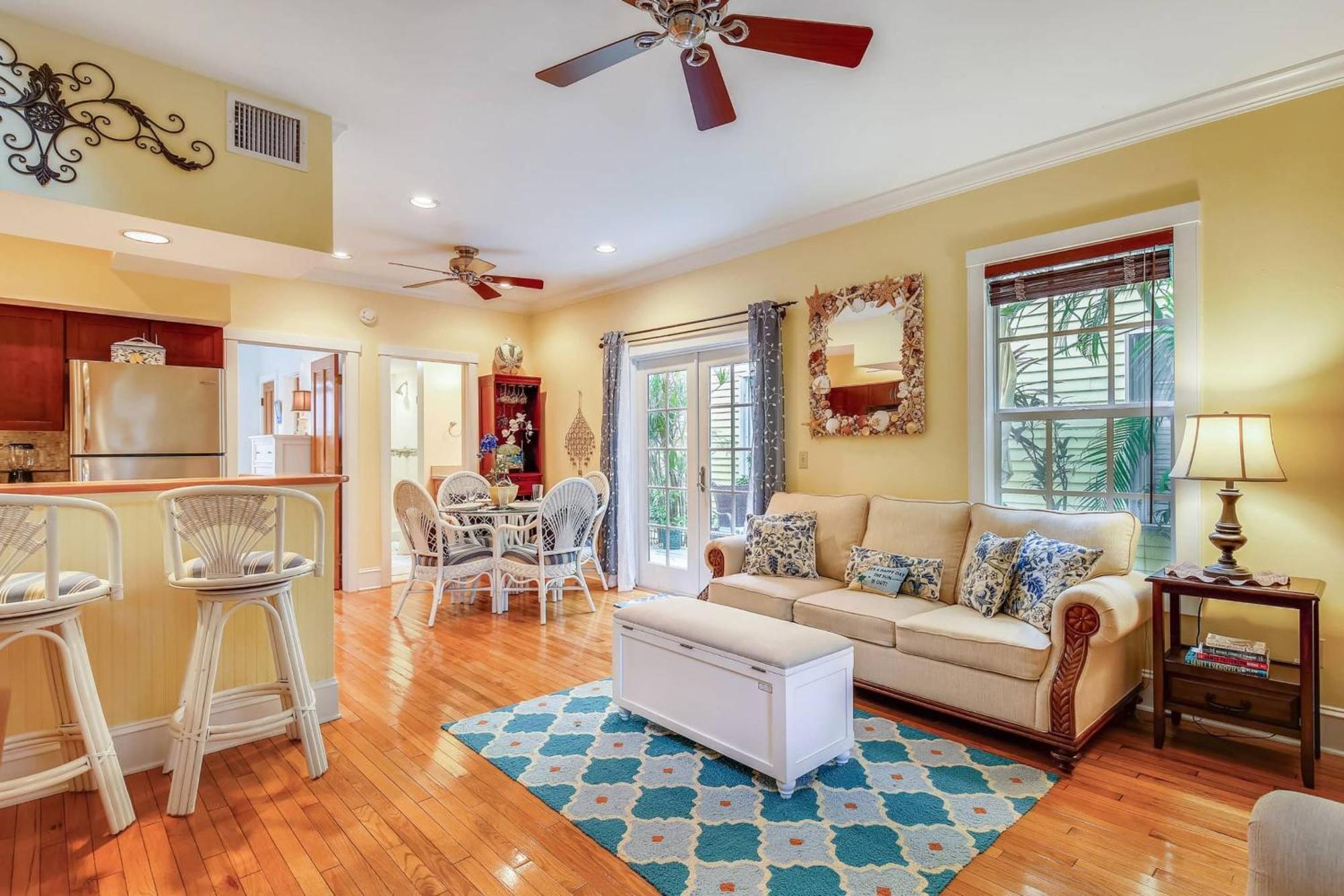 Tumis Time Out By Avantstay Heart Of Old Town W Shared Pool Month Long Only Holiday home Key West