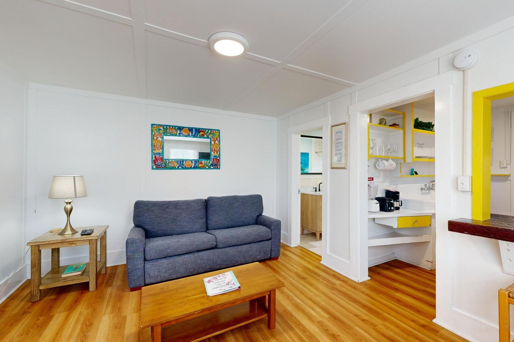 Four Flowers Apartment