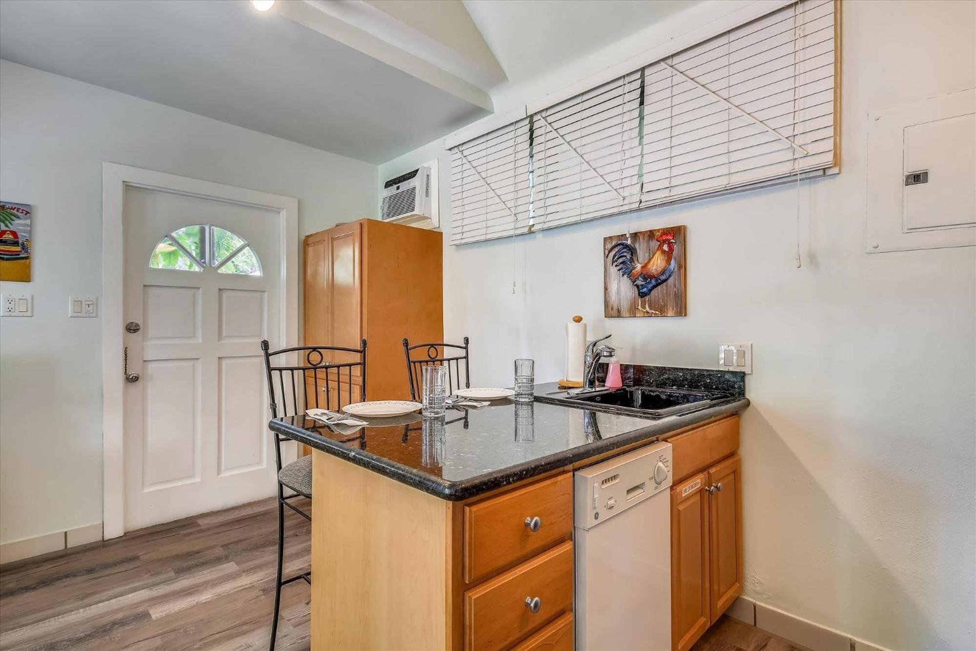 Ibis By Avantstay Close To Duval Street W Shared Pool Month Long Only Key West