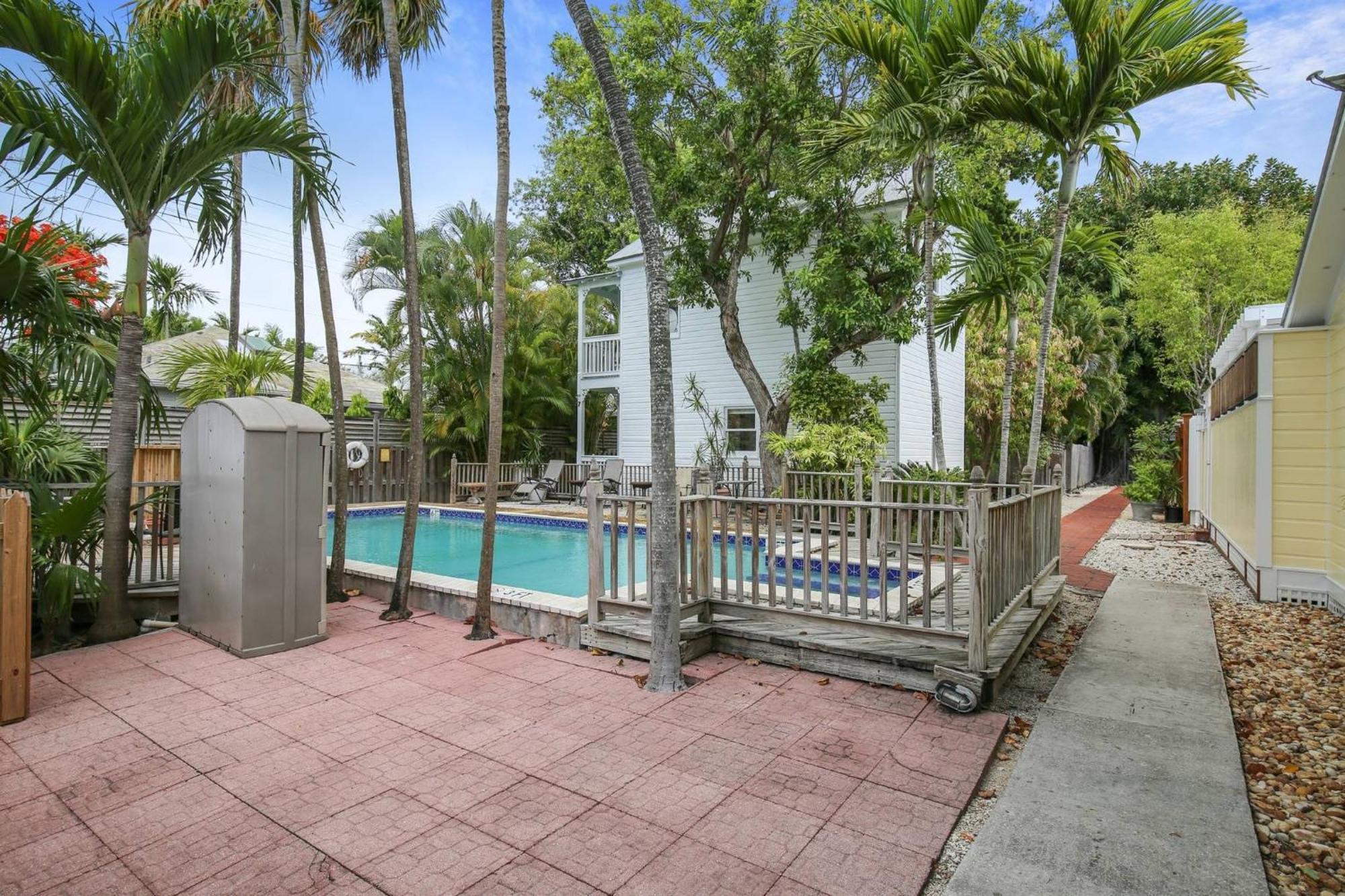 Land Of By Avantstay Pets Allowed Shared Pool Great Location Month Long Only