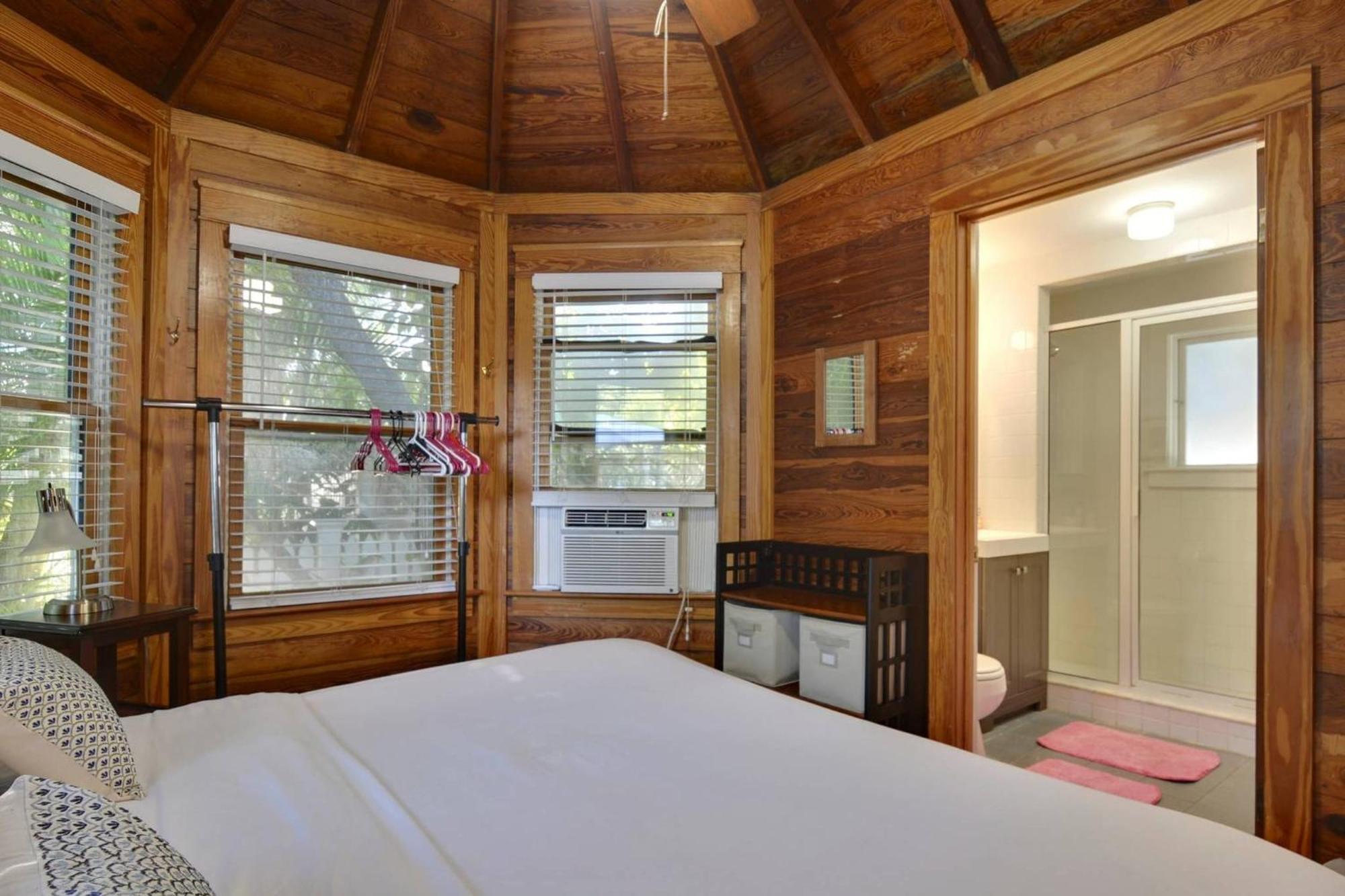 First Breath By Avantstay Close To Old Town W Pool Month Long Only Holiday home Key West