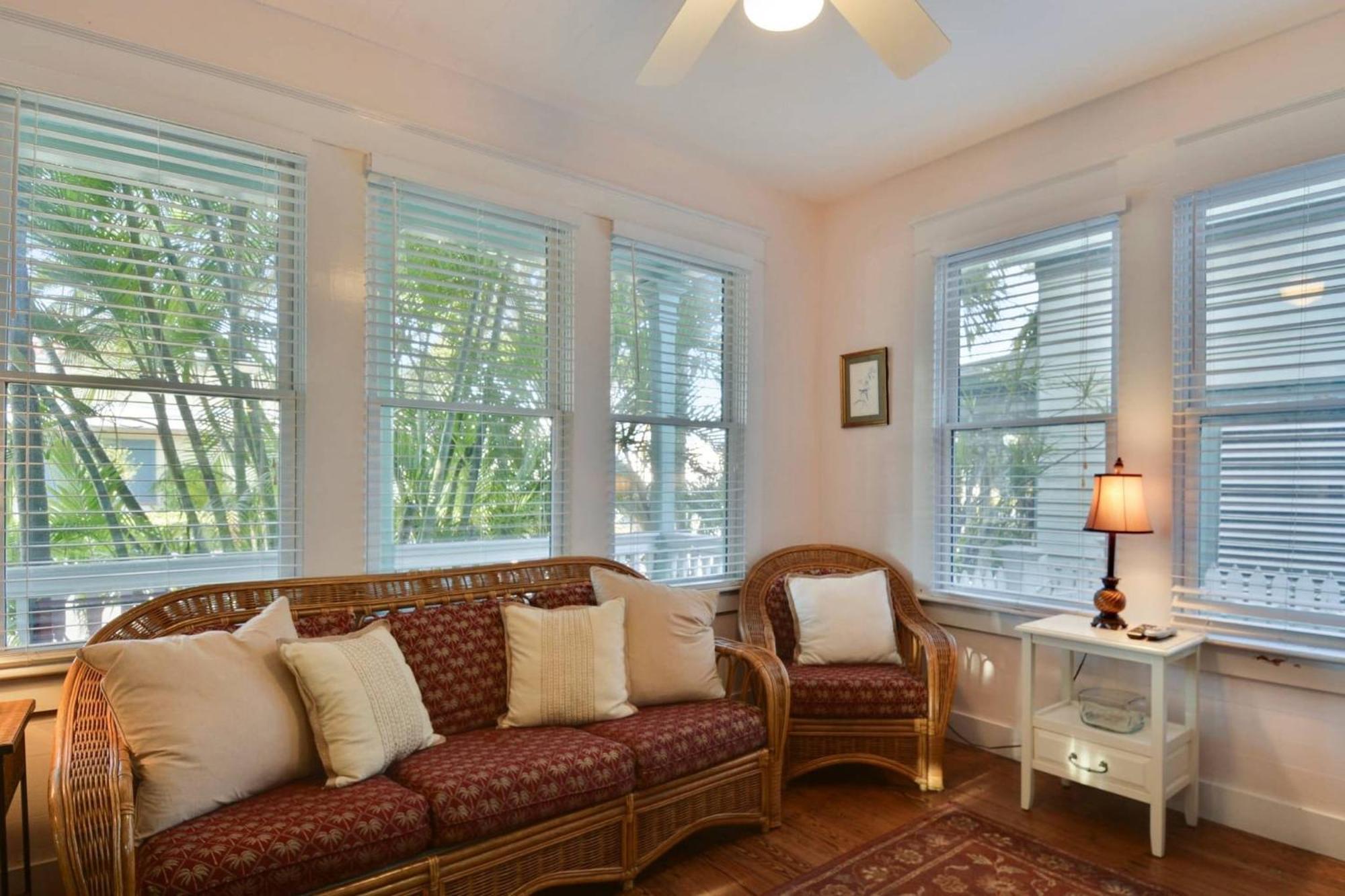 First Breath By Avantstay Close To Old Town W Pool Month Long Only Holiday home Key West