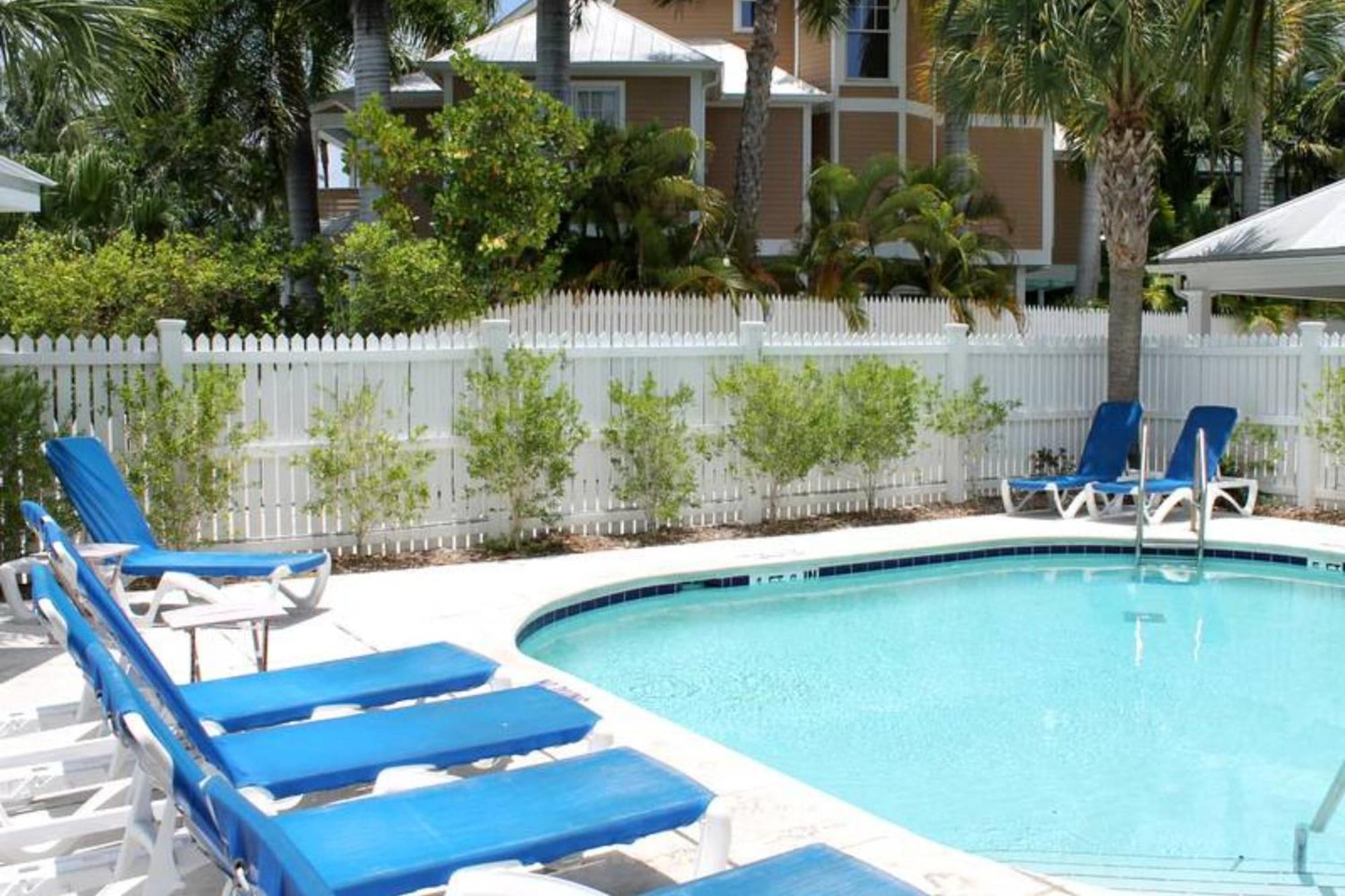 Found By Avantstay Close To Shops W Patio Shared Pool Week Long Only *