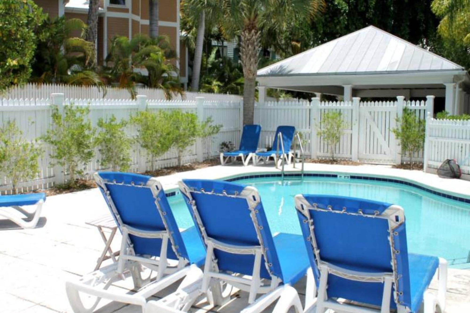 Found By Avantstay Close To Shops W Patio Shared Pool Week Long Only Holiday home *