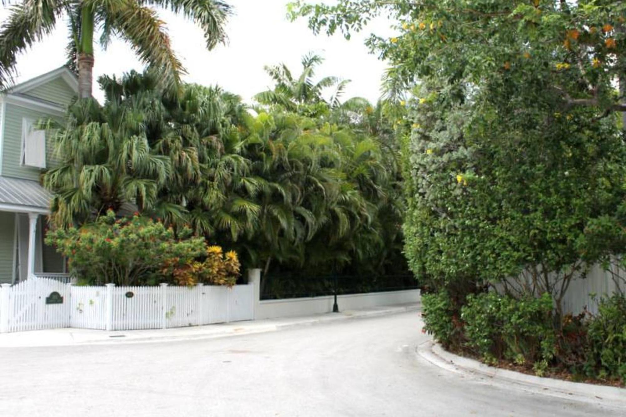 Found By Avantstay Close To Shops W Patio Shared Pool Week Long Only *