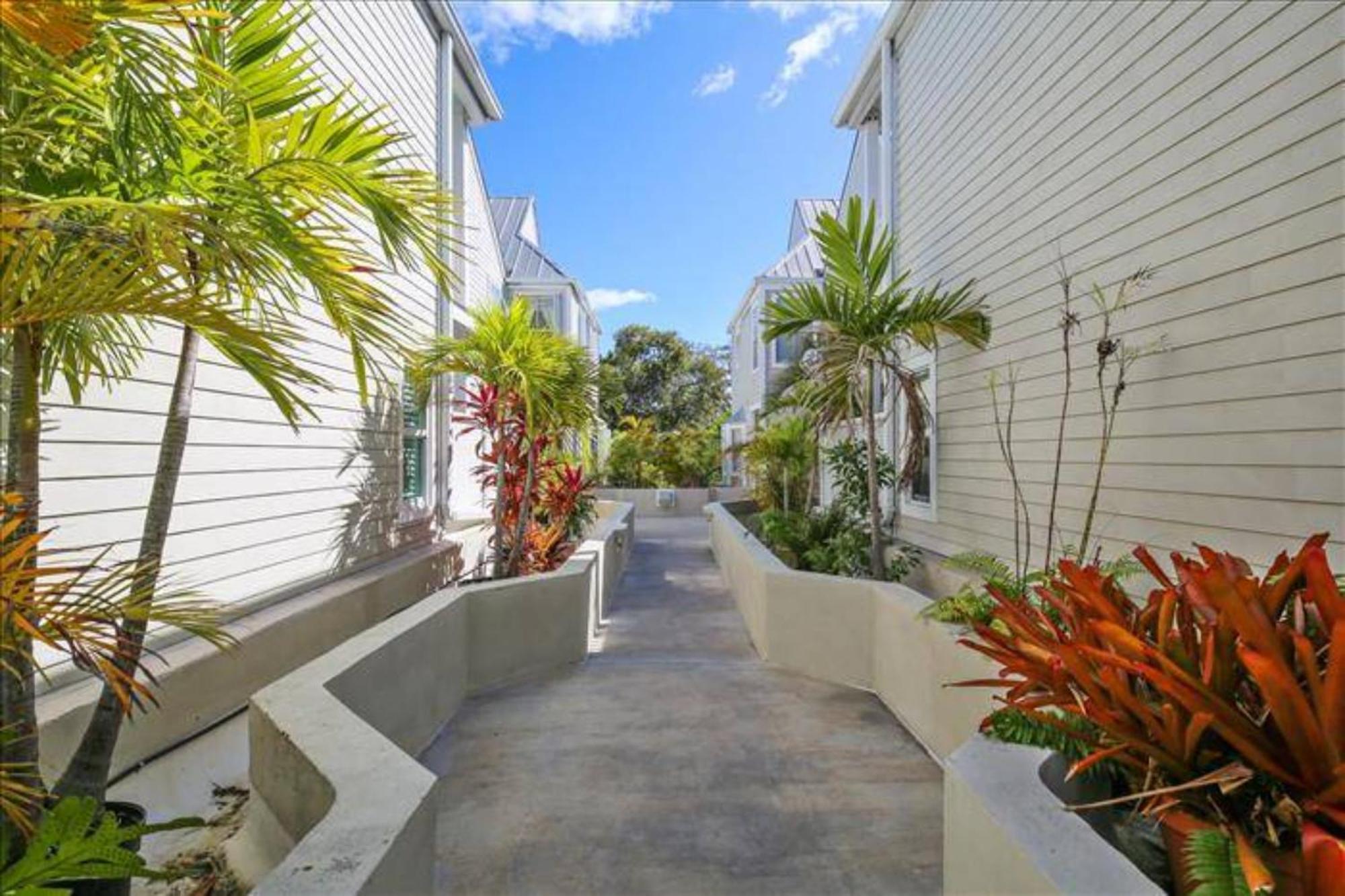 Duval Sea Turtle By Avantstay Great Location Close To Shops Shared Pool Holiday home