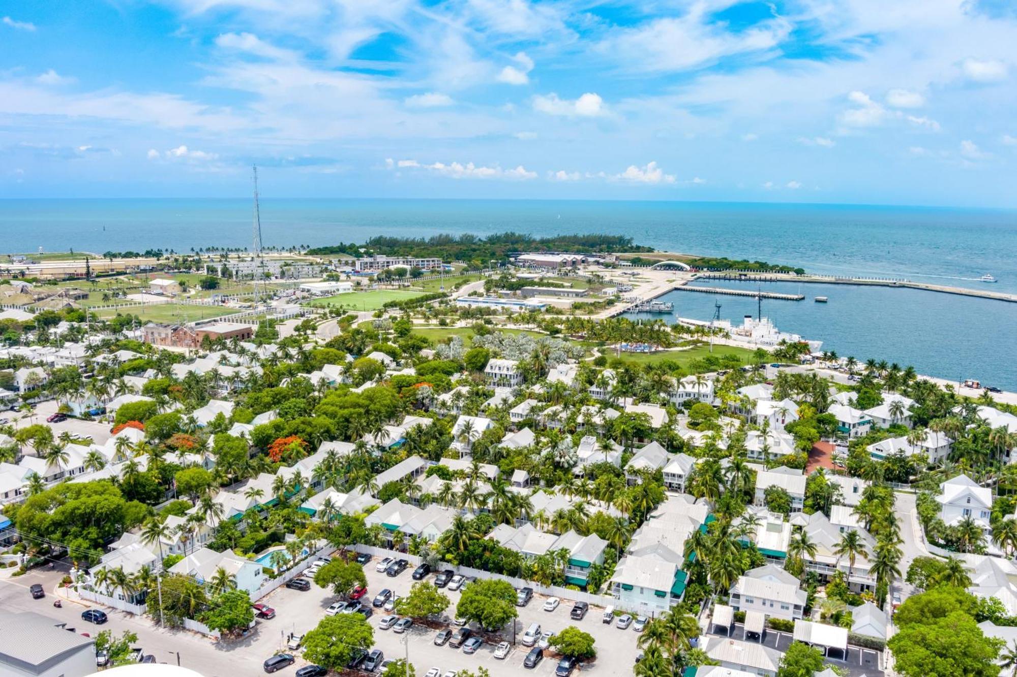 A Siesta Bay By Avantstay Walkable Gated Community Shared Pool Week Long Only Holiday home *
