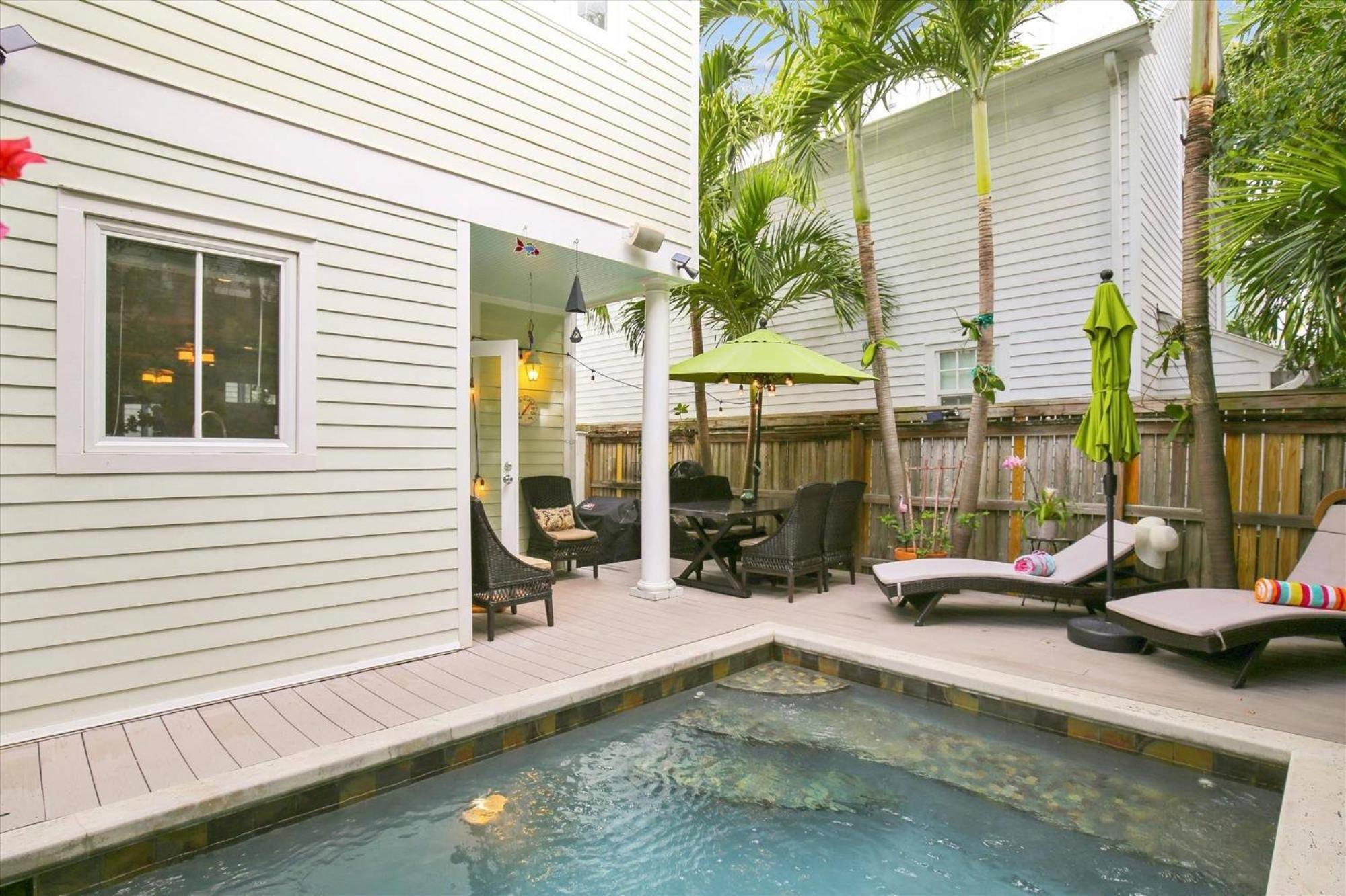 Ecco Domani By Avantstay Gorgeous W Pool Balcony In Great Location Month Long Only