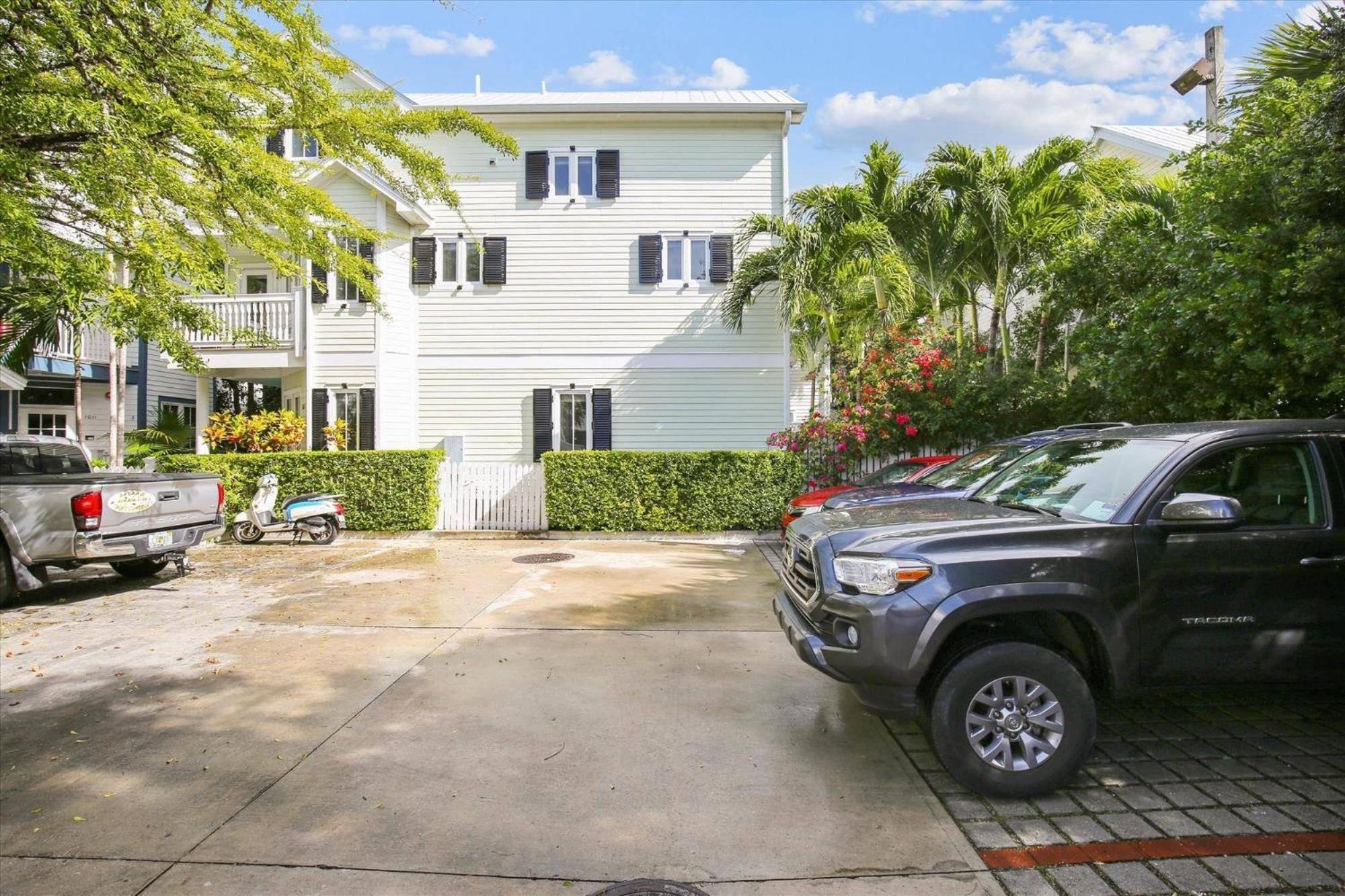Ecco Domani By Avantstay Gorgeous W Pool Balcony In Great Location Month Long Only * Key West