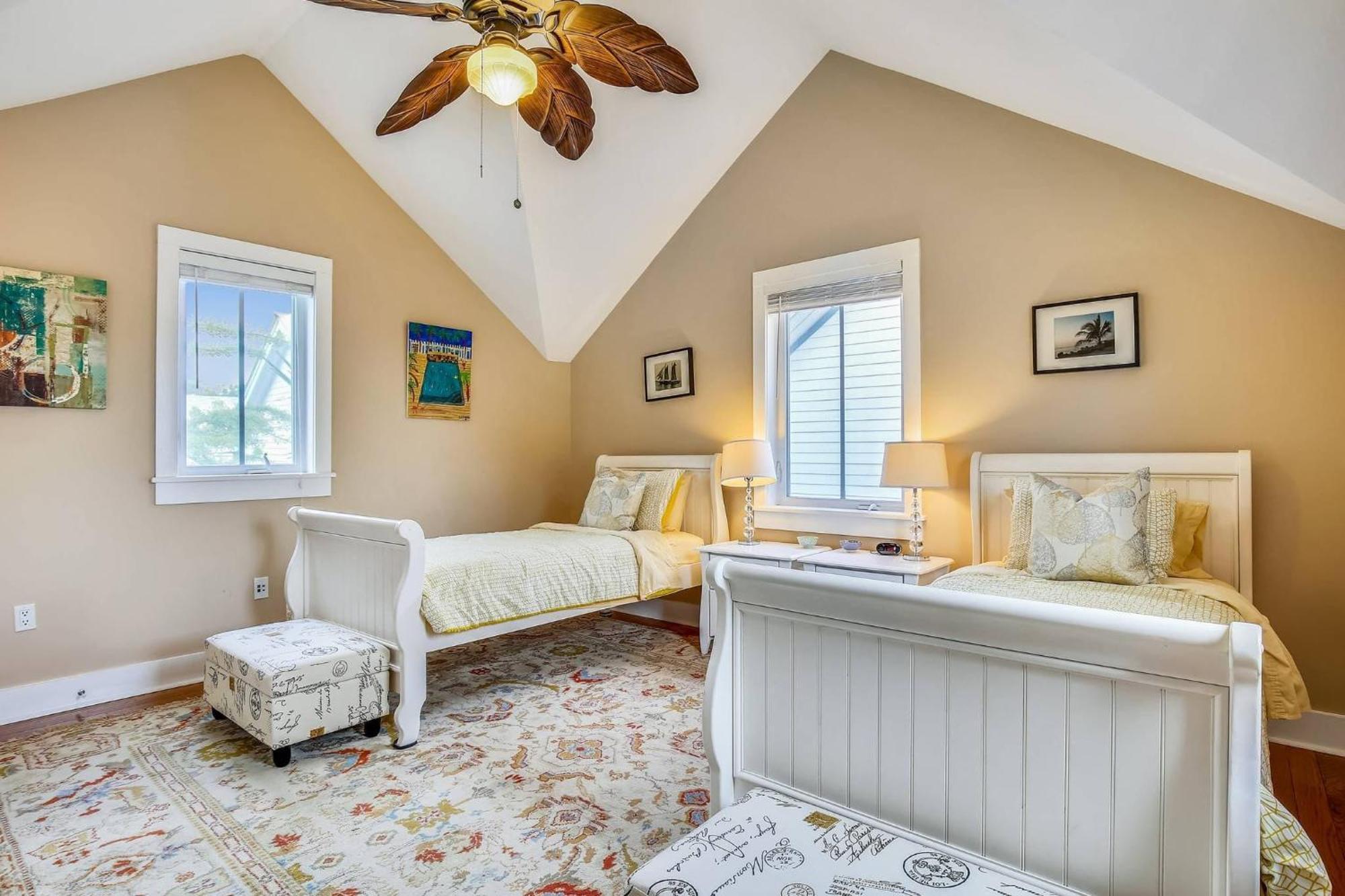 Ecco Domani By Avantstay Gorgeous W Pool Balcony In Great Location Month Long Only Key West