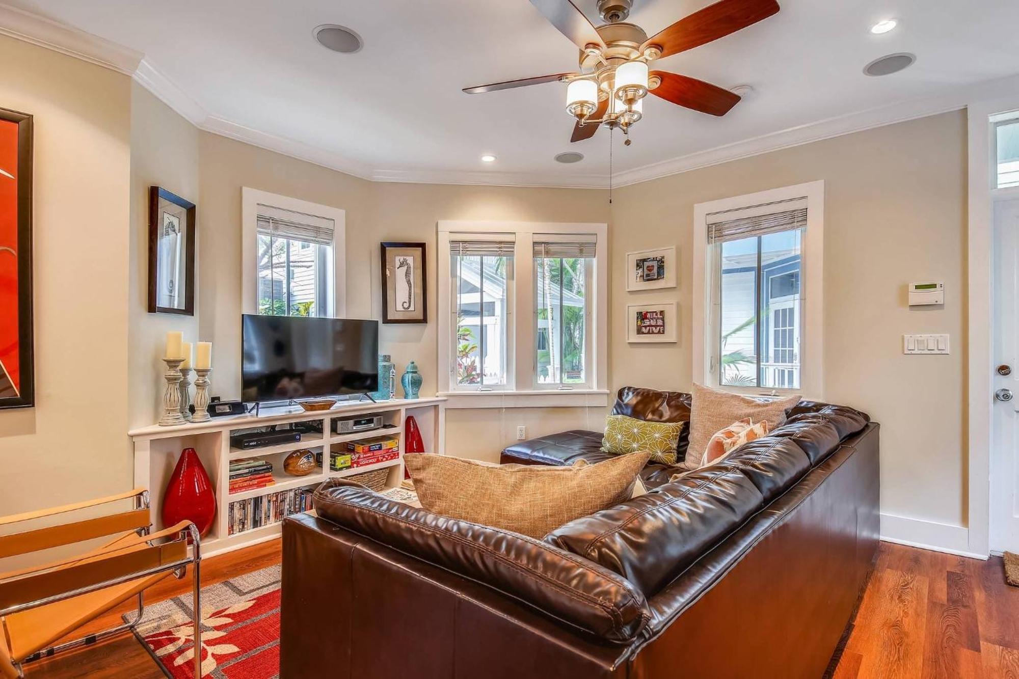 Ecco Domani By Avantstay Gorgeous W Pool Balcony In Great Location Month Long Only Key West