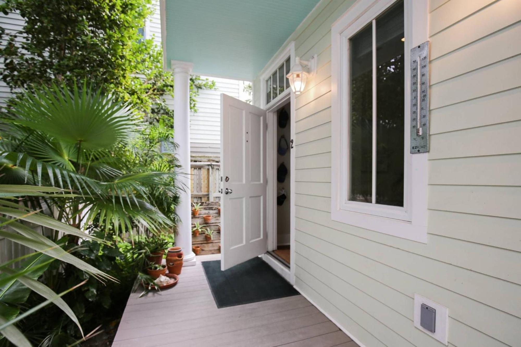 Ecco Domani By Avantstay Gorgeous W Pool Balcony In Great Location Month Long Only * Key West