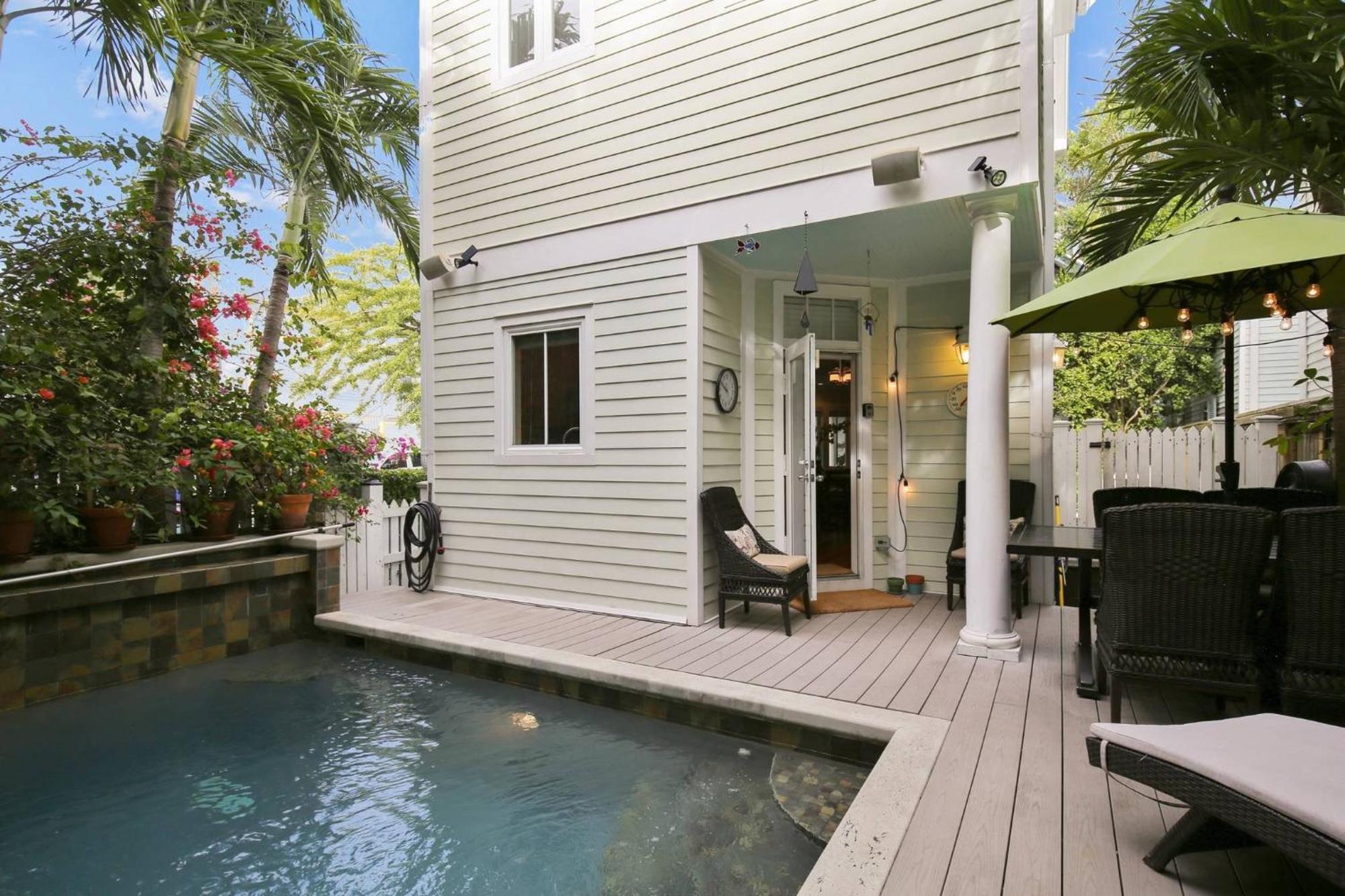 Ecco Domani By Avantstay Gorgeous W Pool Balcony In Great Location Month Long Only Holiday home Key West
