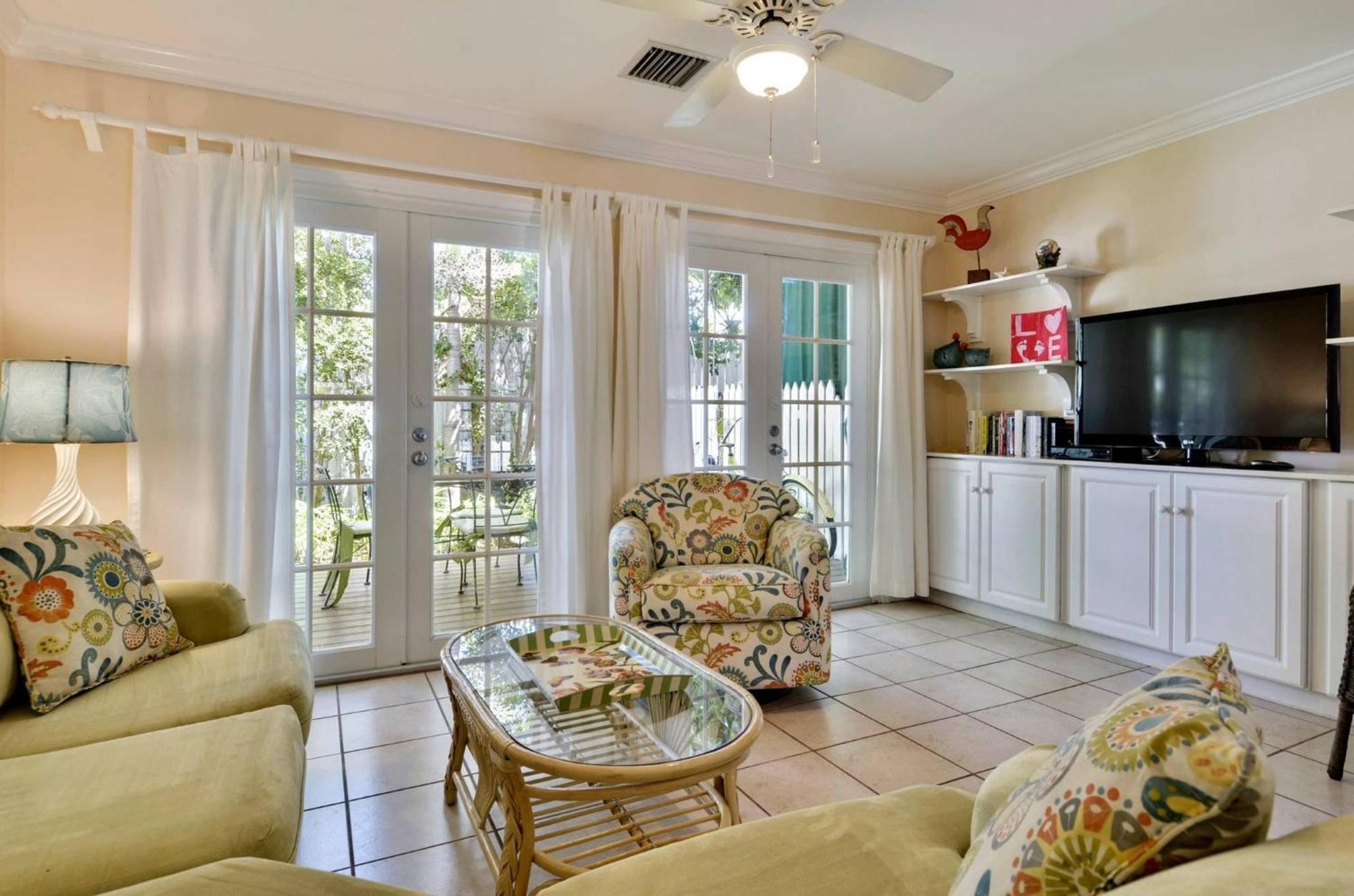 Breezy Bungalow By Avantstay Close 2 Zachary Taylor State Park Beach W Shared Pool Week Long *