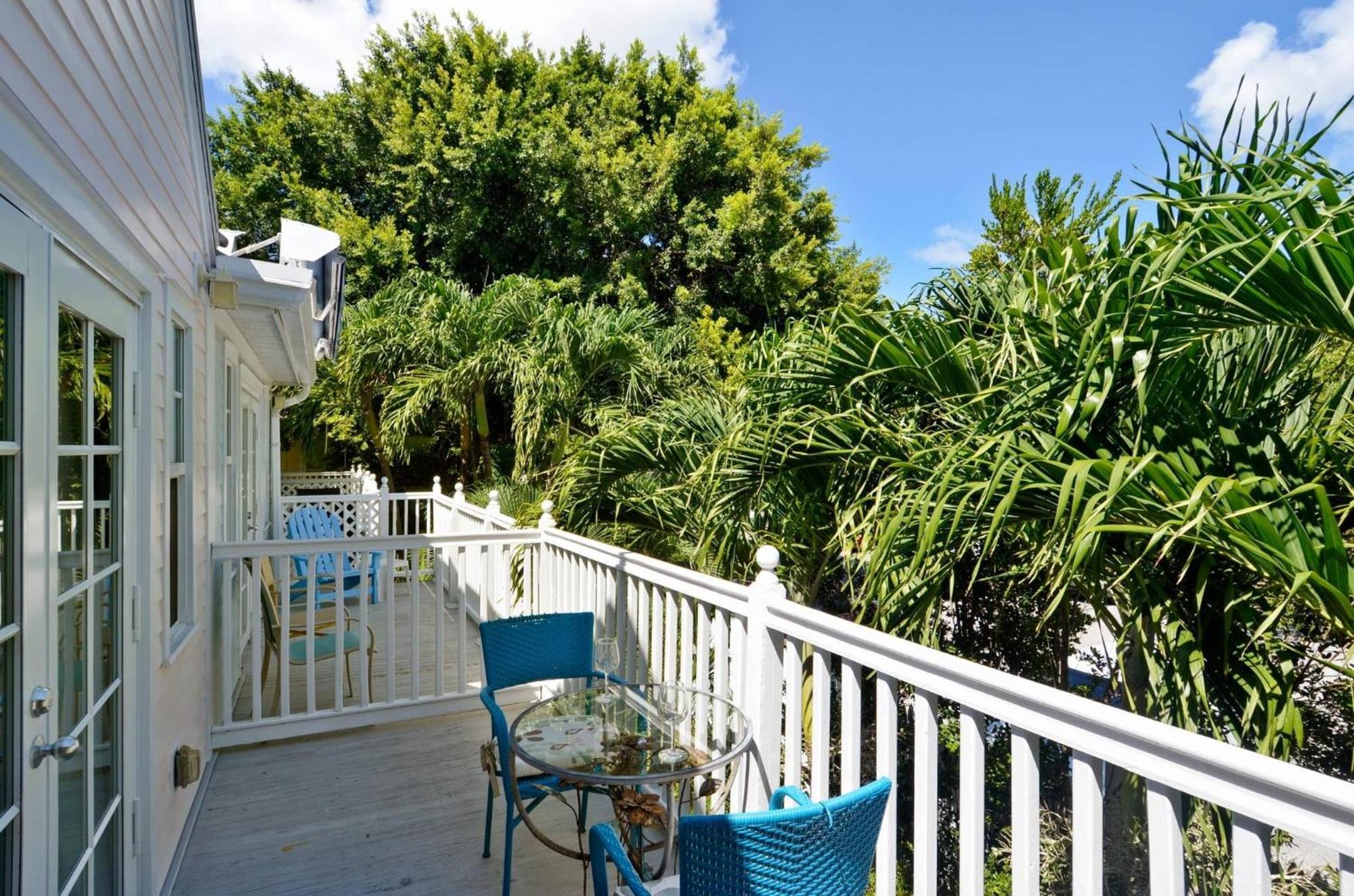 Breezy Bungalow By Avantstay Close 2 Zachary Taylor State Park Beach W Shared Pool Week Long Holiday home Key West
