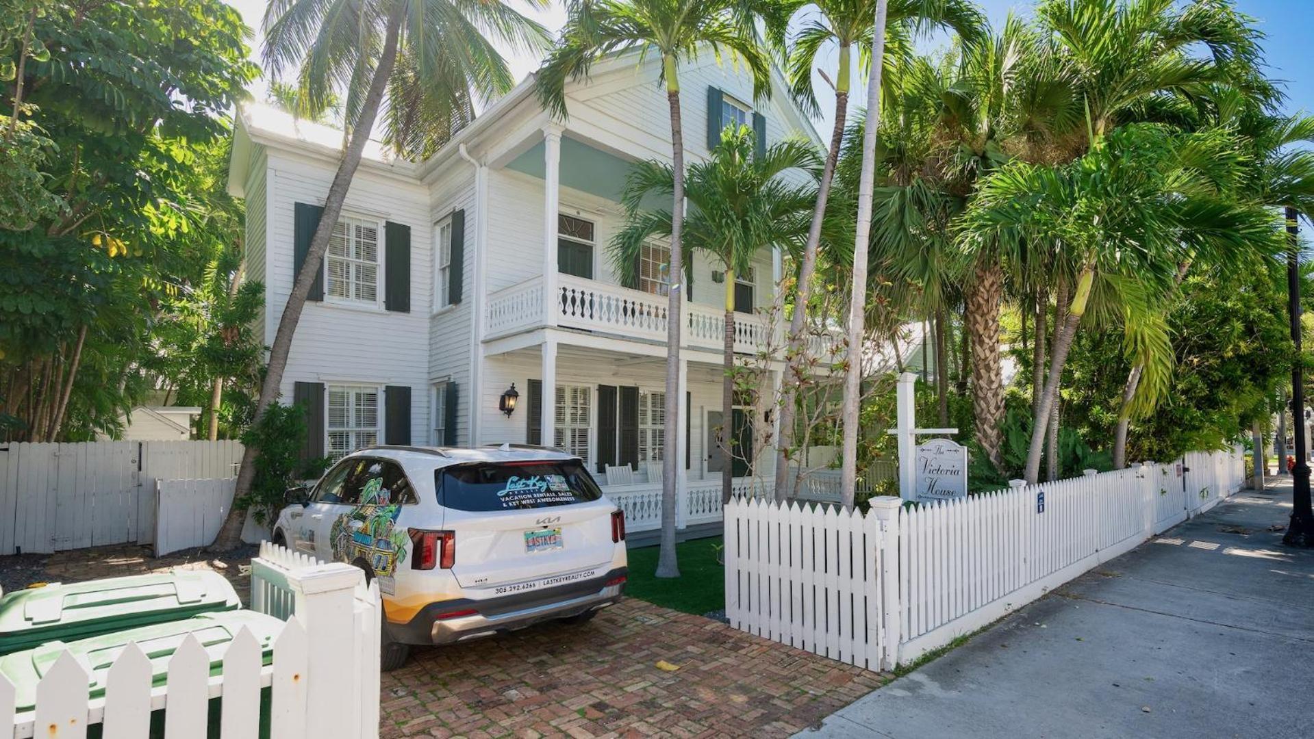 Casa Victoria By Last Key Realty *